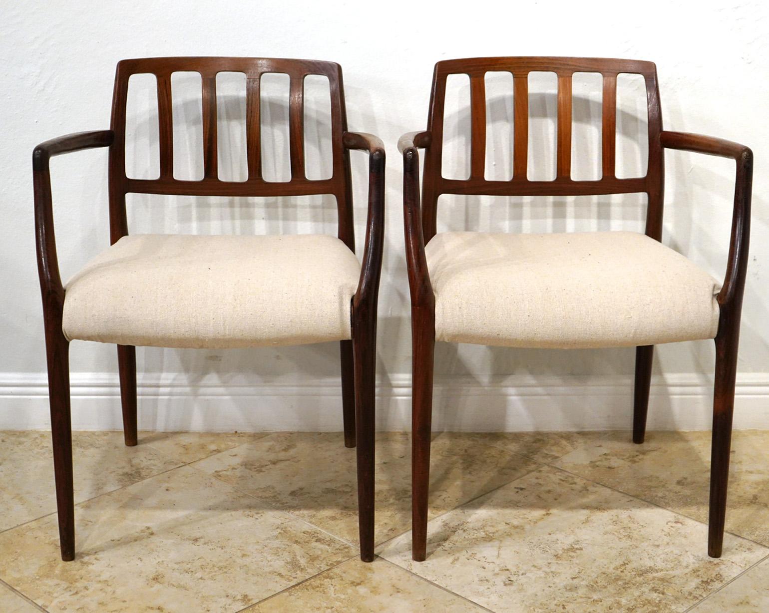 Mid-Century Modern Ensemble de 4 chaises de salle à manger danoises modernes Niels Otto Moller en vente