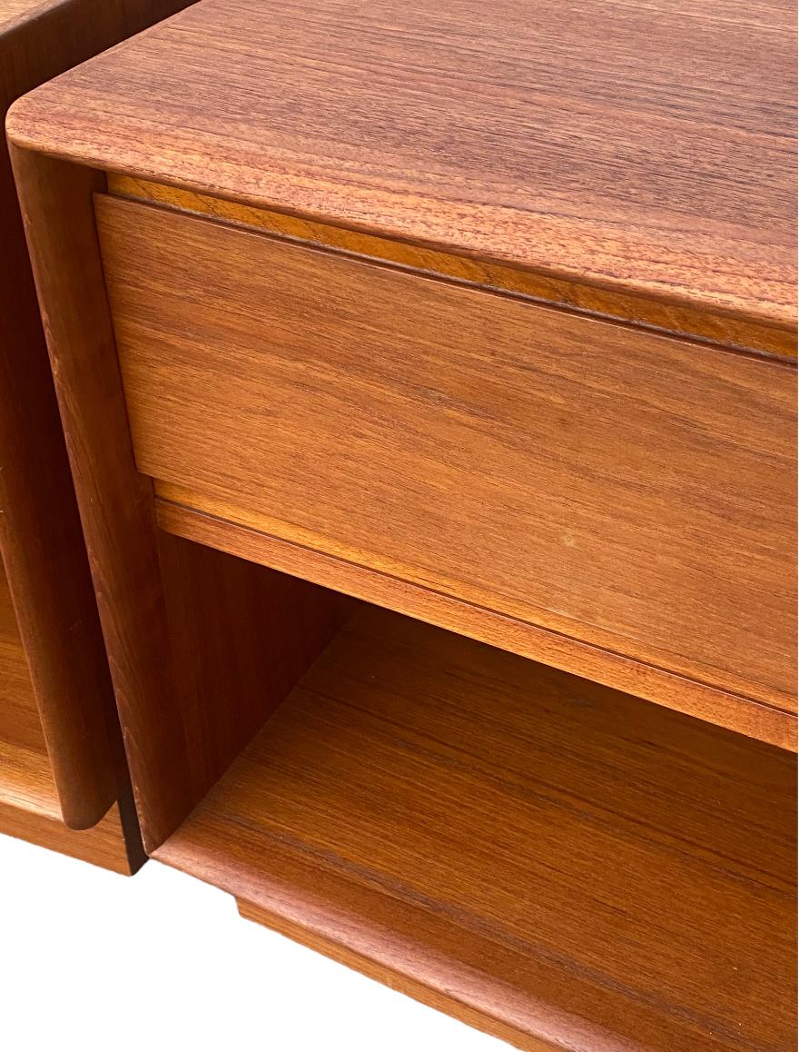 Danish Modern Nightstands in Teak For Sale 7