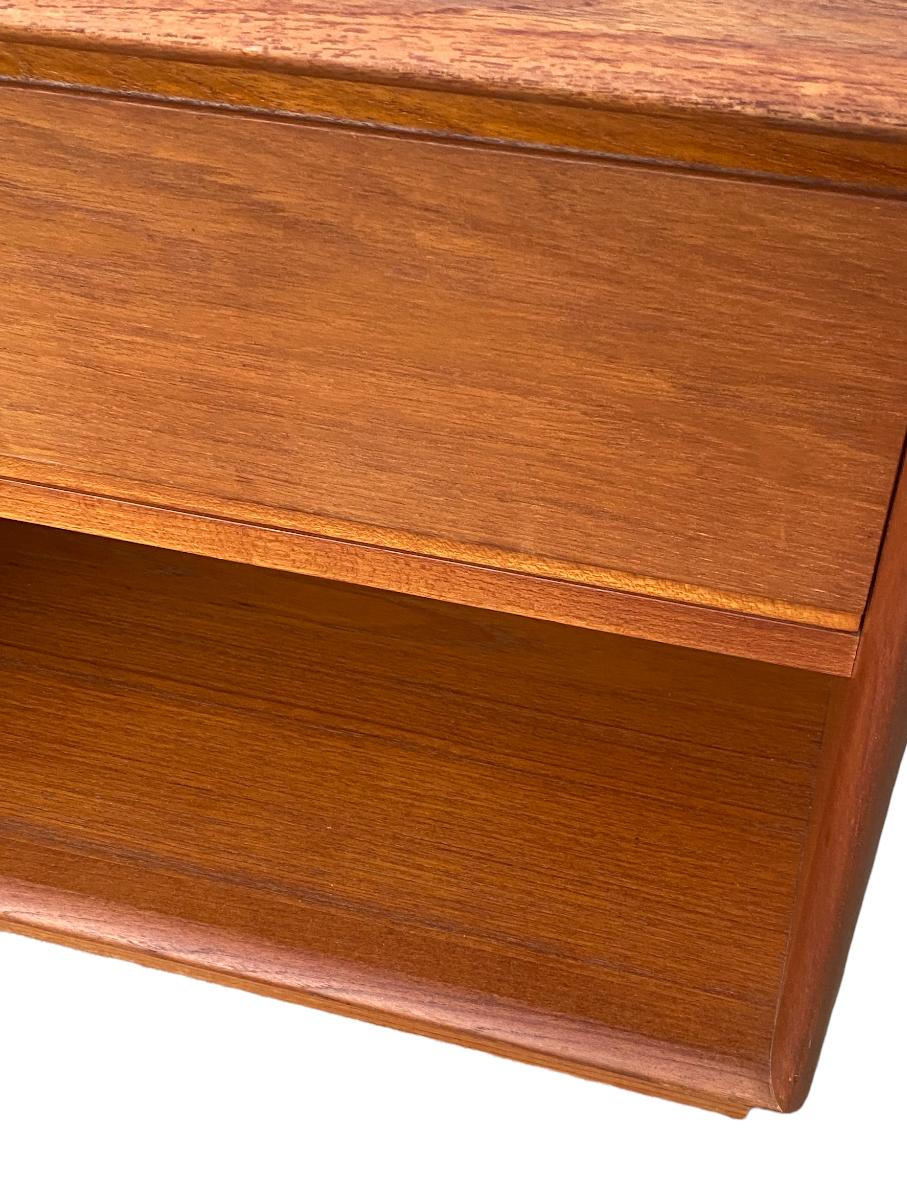 Danish Modern Nightstands in Teak For Sale 9