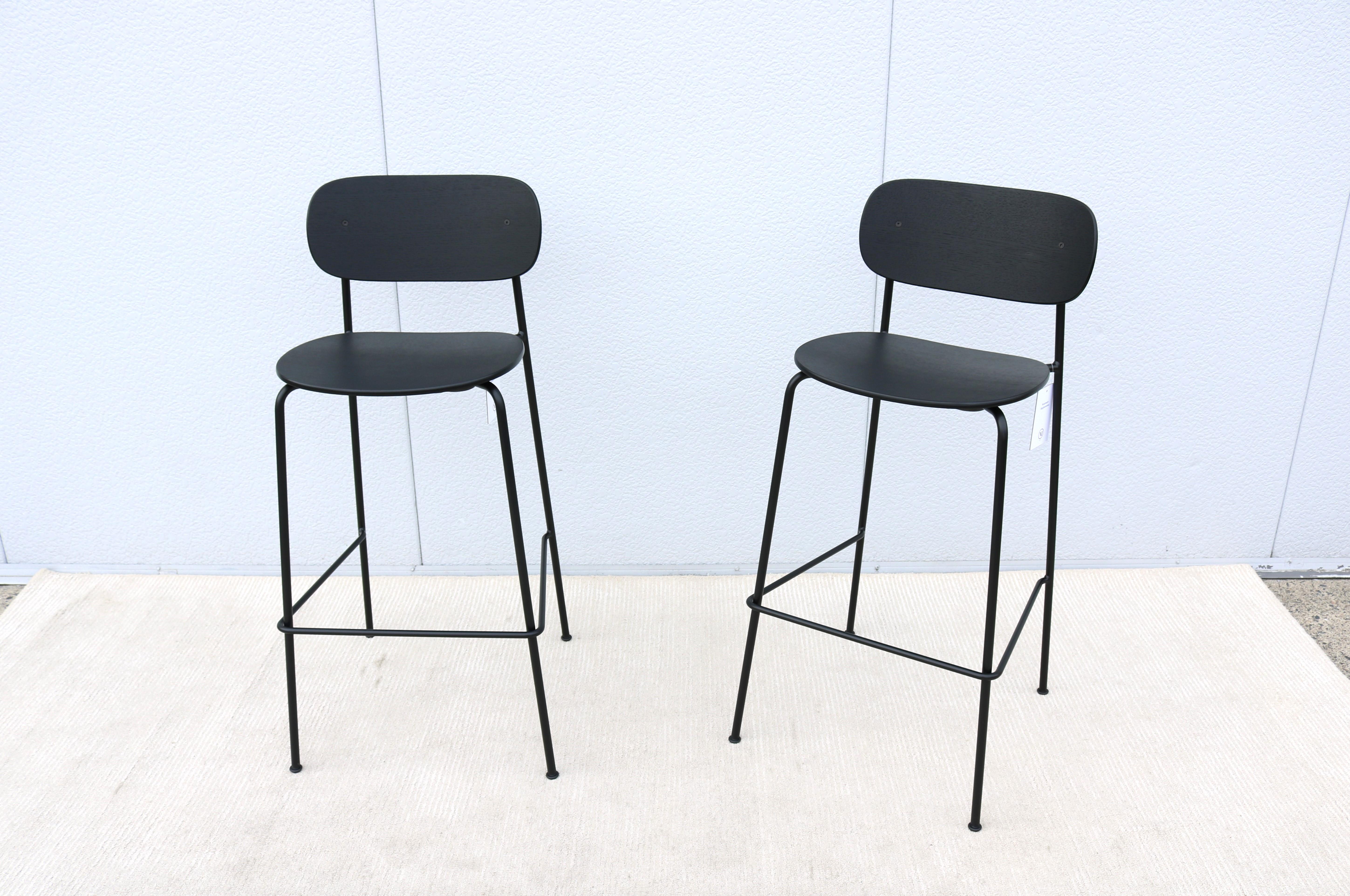 These elegant Co Bar height stools are comfortable and well-crafted.
Distinguished by its wide back, generous seat and slender steel frame, creates an intriguing geometric silhouette.
Designed in collaboration with Norm Architects and Els Van