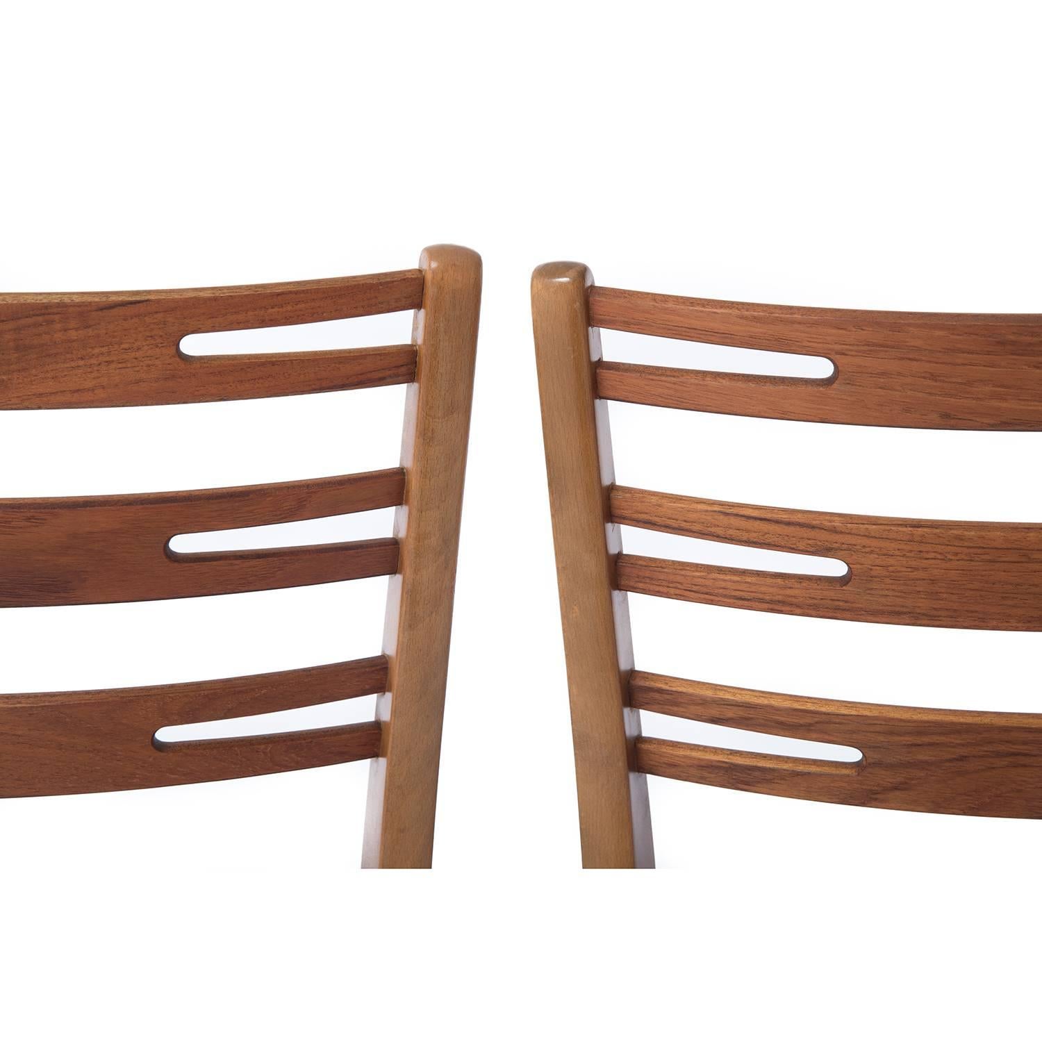 Danish Modern Notched Ladder-Back Dining Chairs In Excellent Condition In Minneapolis, MN