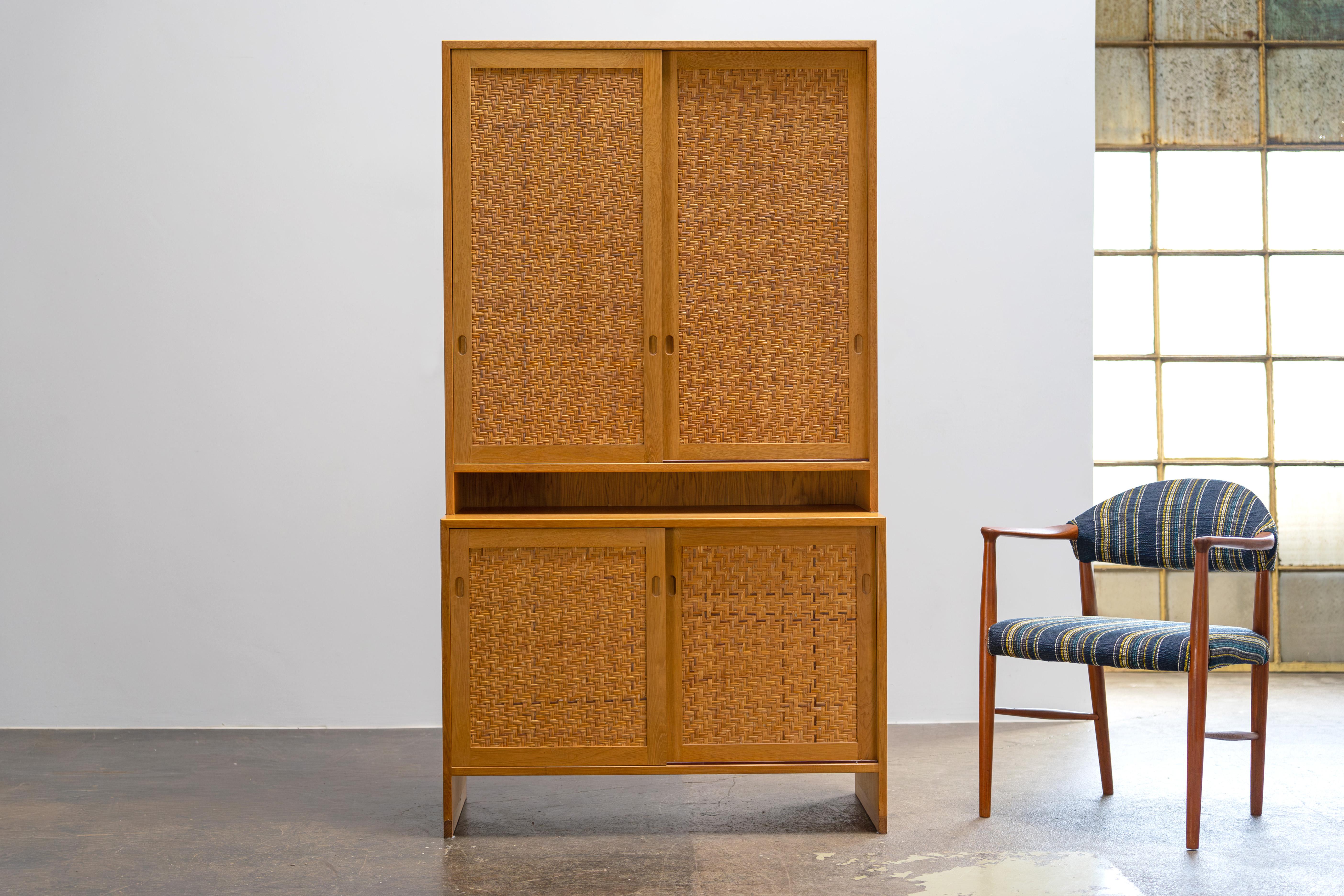 Armadio moderno danese in Oak e rattan di Hans J. Wegner Ry Mobler, anni '60 in vendita 3