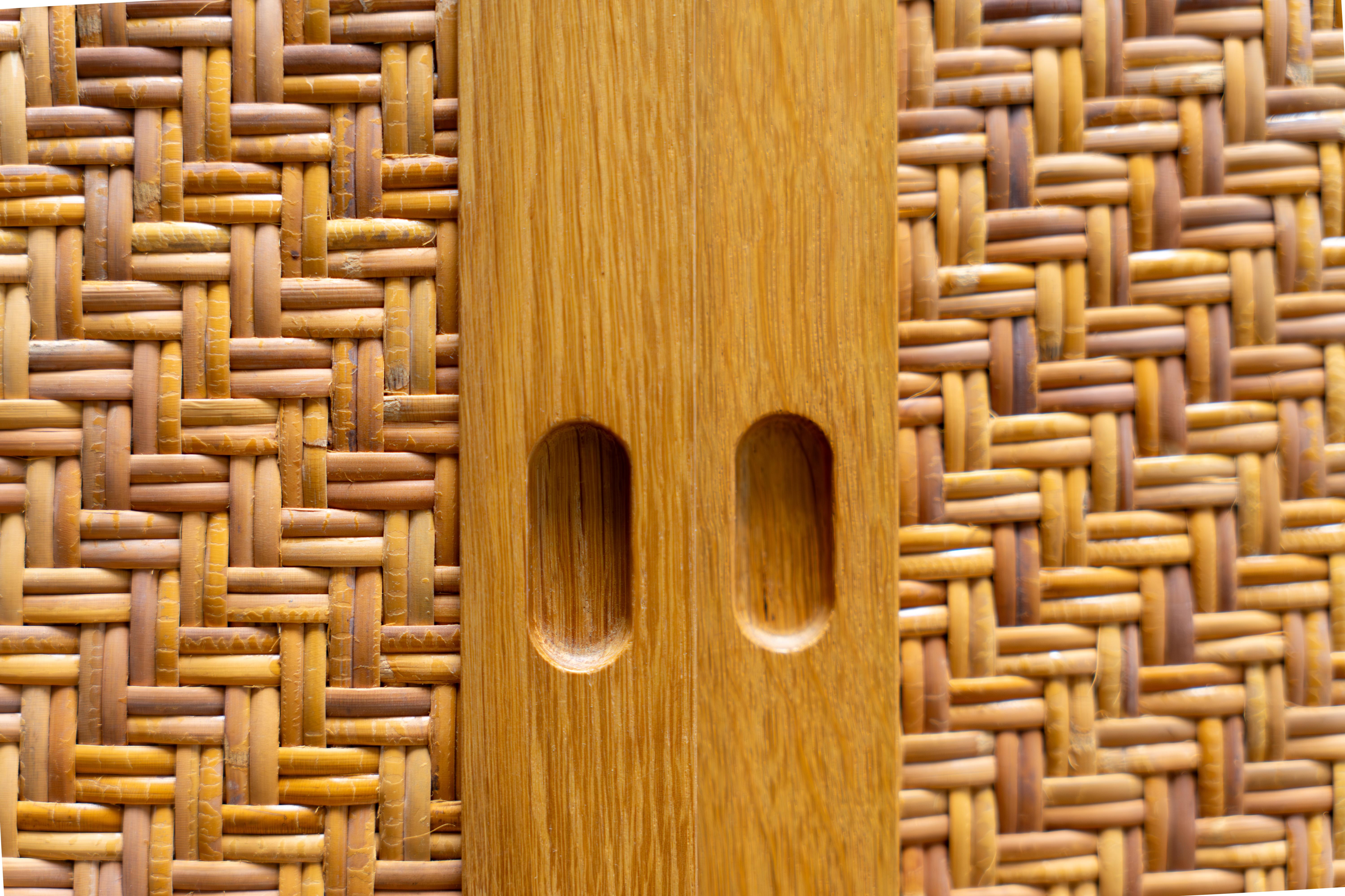 Scandinavo moderno Armadio moderno danese in Oak e rattan di Hans J. Wegner Ry Mobler, anni '60 in vendita