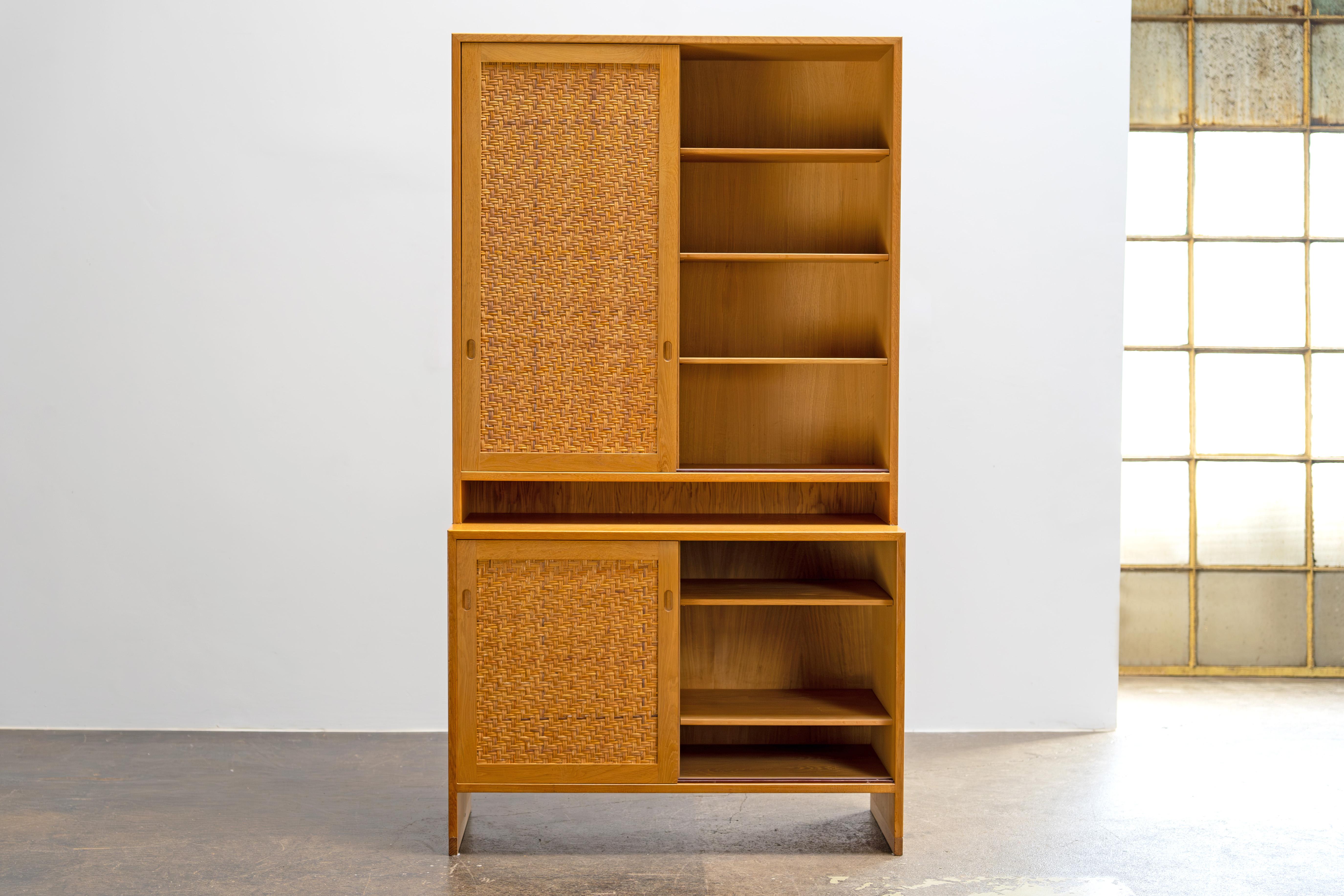 Danese Armadio moderno danese in Oak e rattan di Hans J. Wegner Ry Mobler, anni '60 in vendita