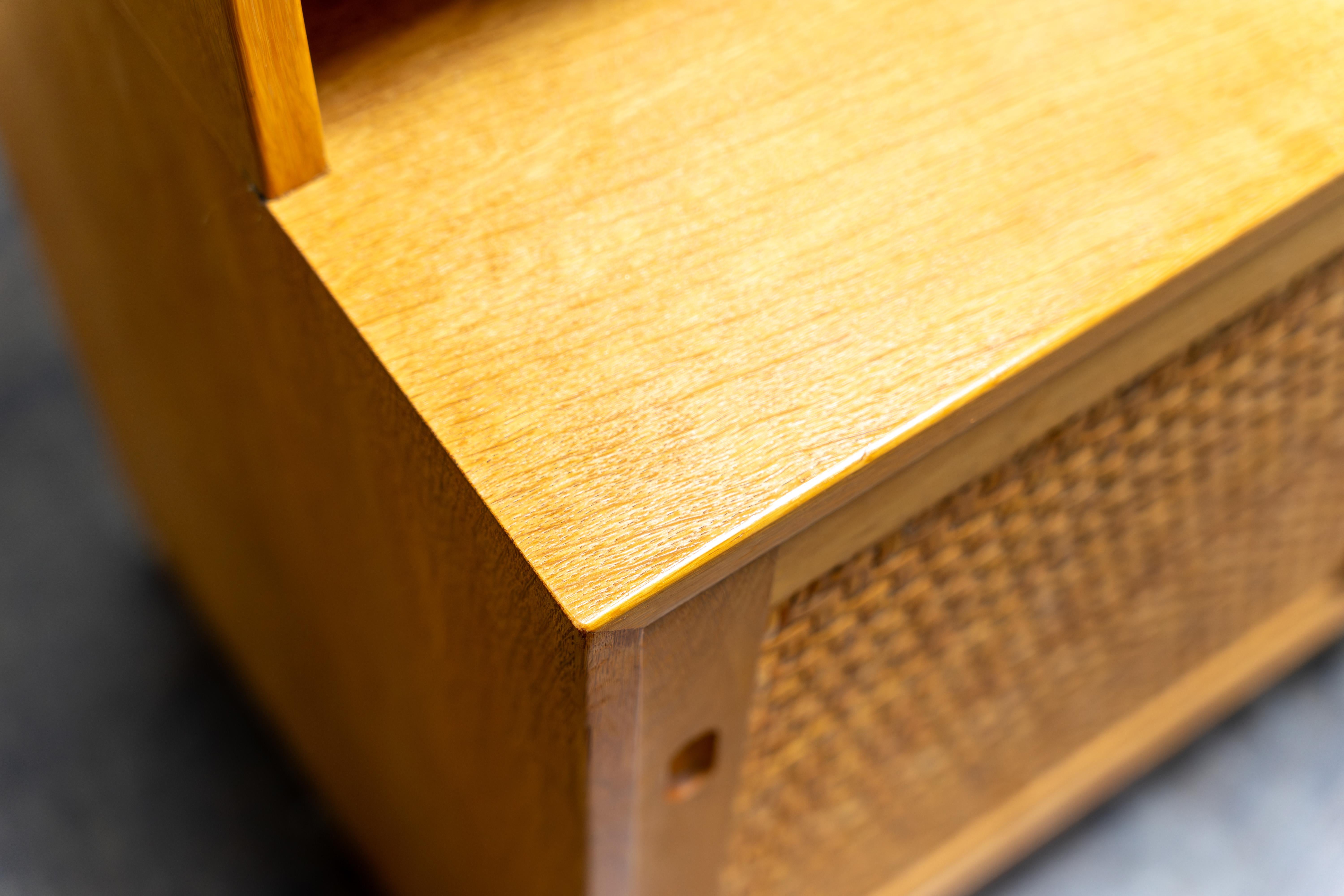Quercia Armadio moderno danese in Oak e rattan di Hans J. Wegner Ry Mobler, anni '60 in vendita