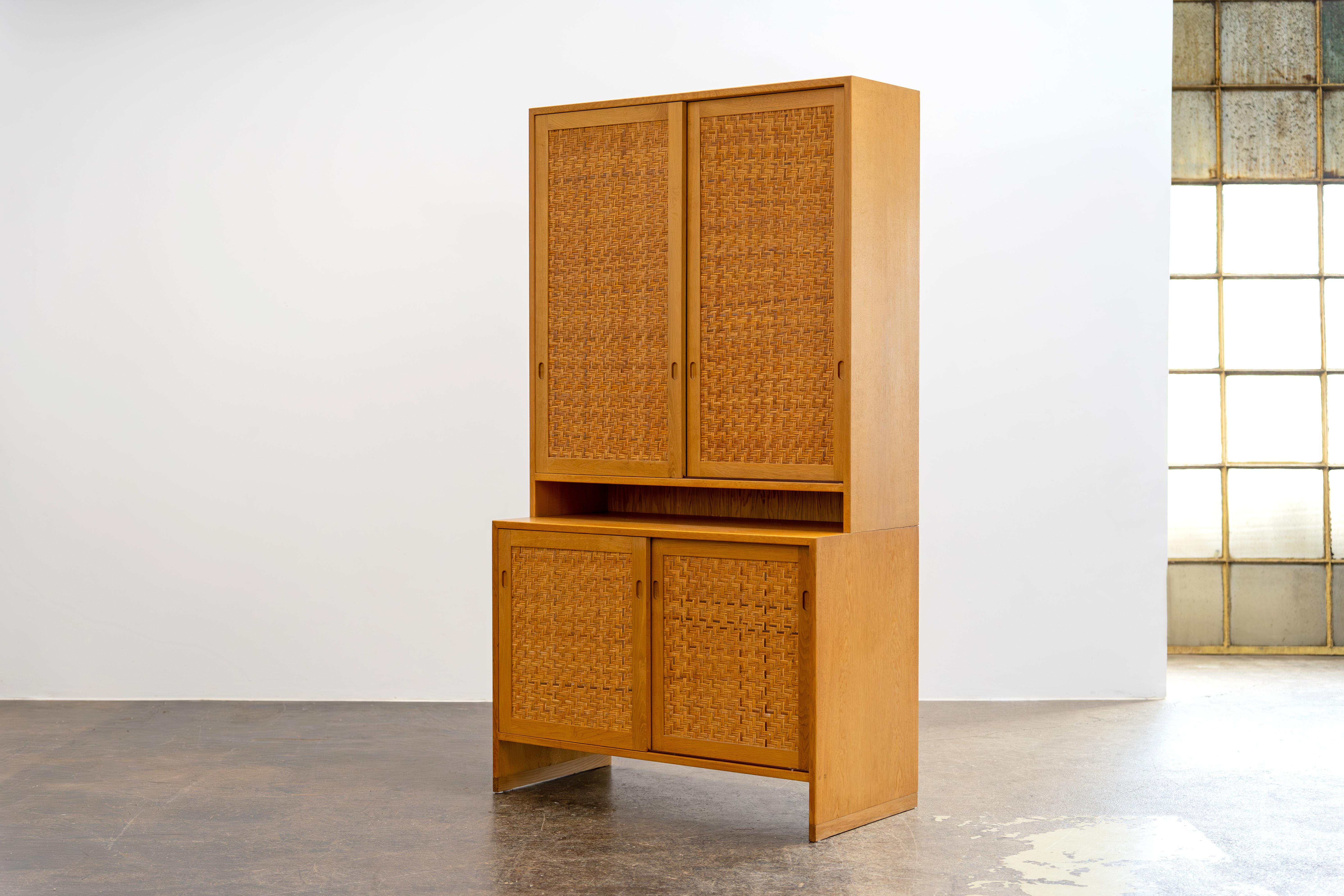 Armadio moderno danese in Oak e rattan di Hans J. Wegner Ry Mobler, anni '60 in vendita 1