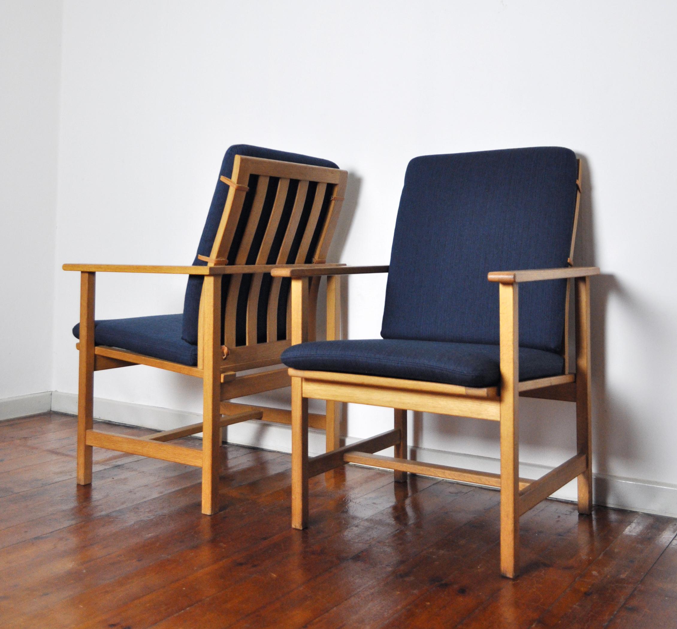 Danish Modern Oak Armchairs with Navy Blue New Upholstery by Børge Mogensen For Sale 2