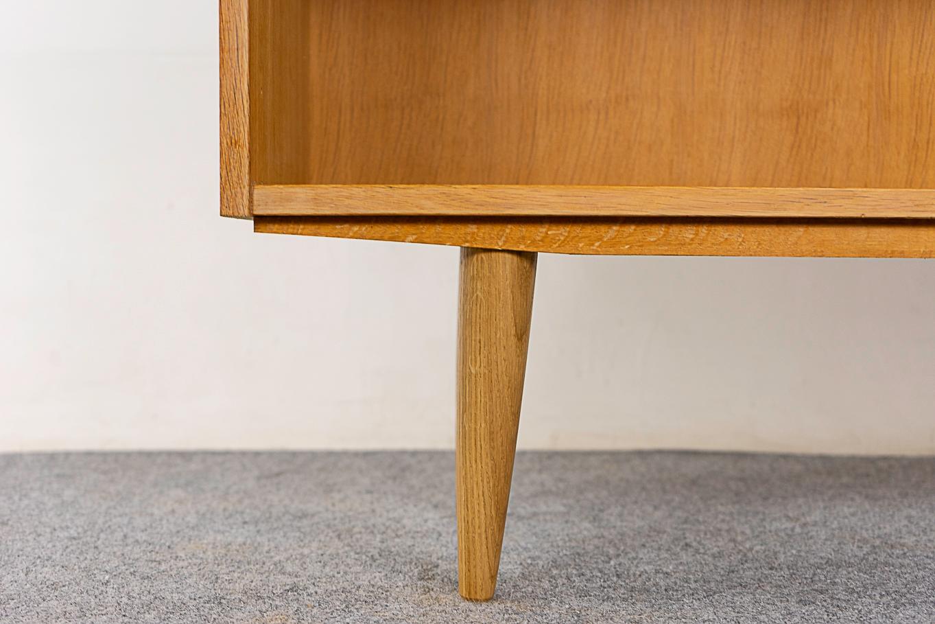 Danish Modern Oak Bücherregal (Skandinavische Moderne)