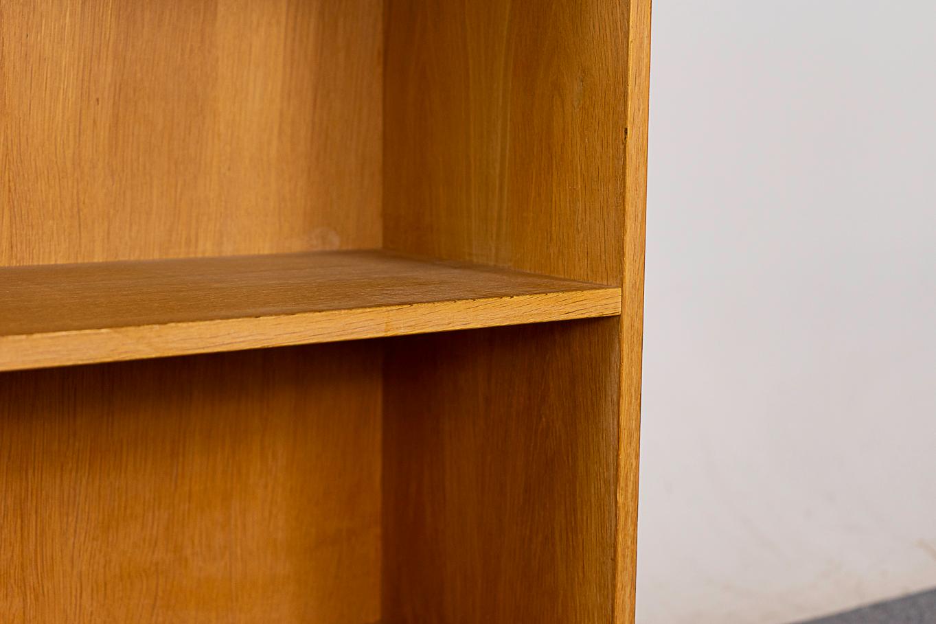 Danish Modern Oak Bookcase In Good Condition For Sale In VANCOUVER, CA