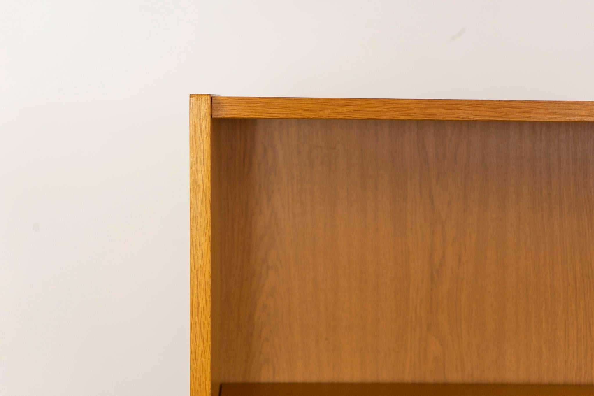 Impiallacciato Libreria moderna danese in Oak in vendita