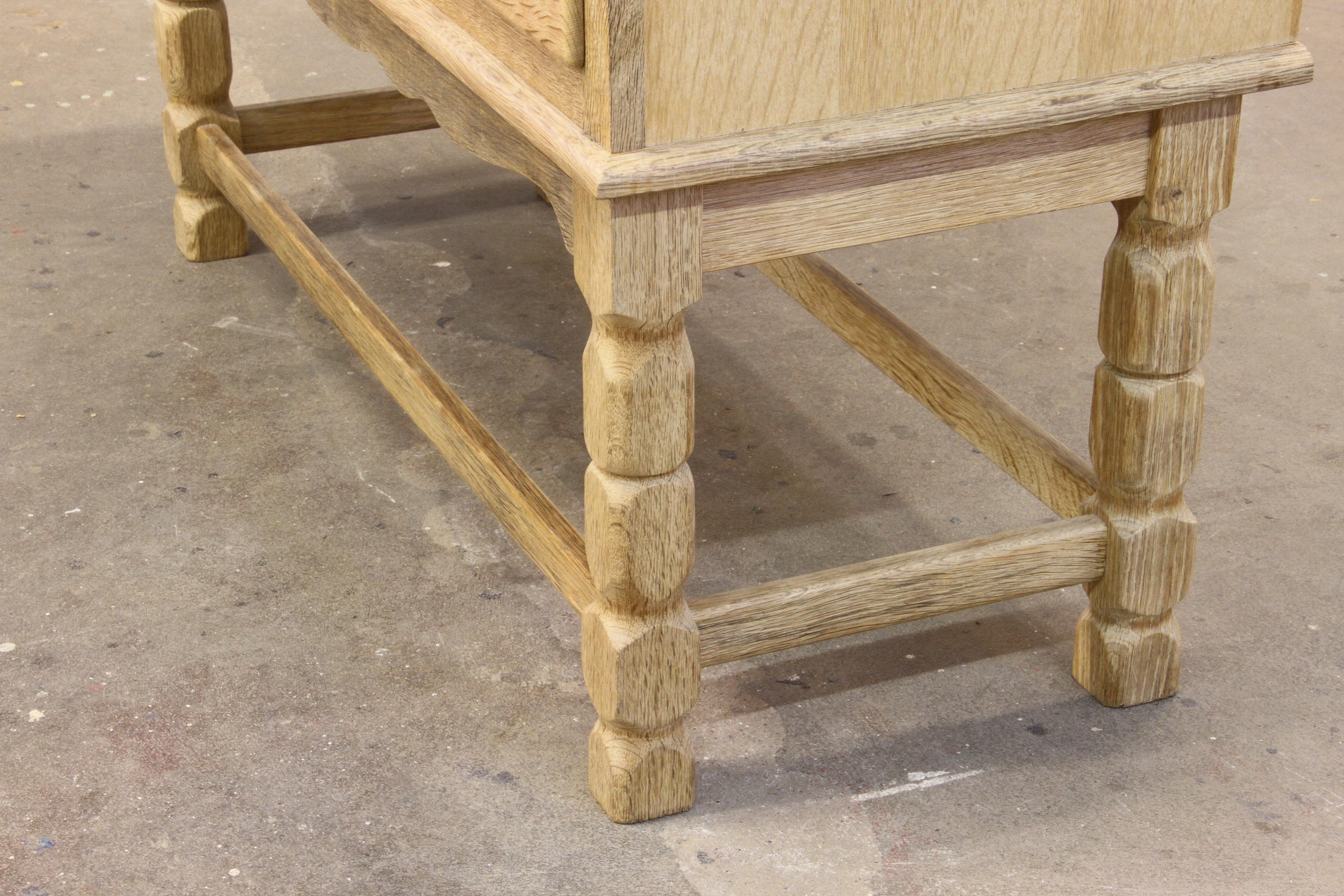 Mobile moderno danese in Oak nello stile di Henning Kjærnulf, 1994 in vendita 3