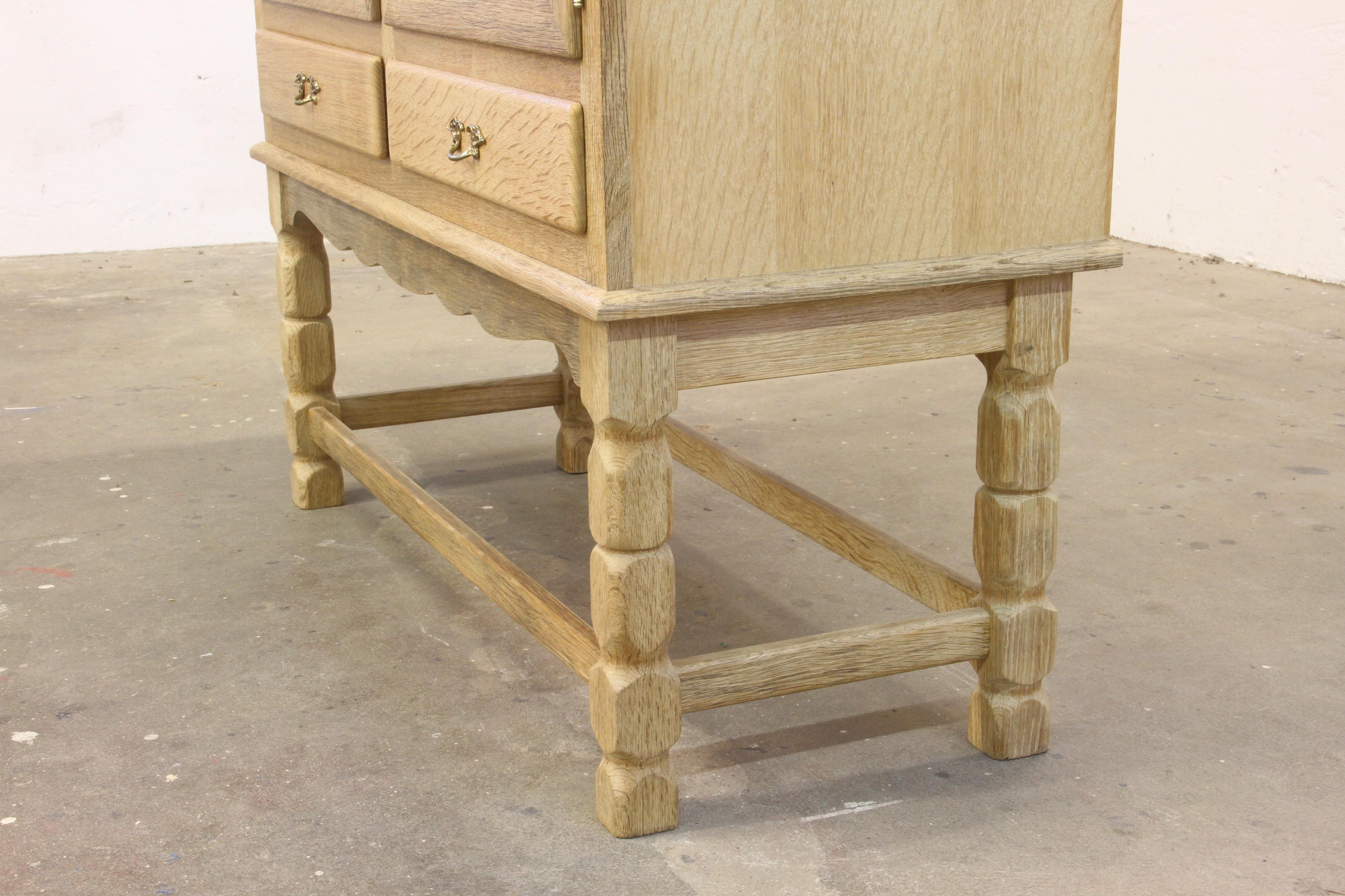 Mobile moderno danese in Oak nello stile di Henning Kjærnulf, 1994 in vendita 4