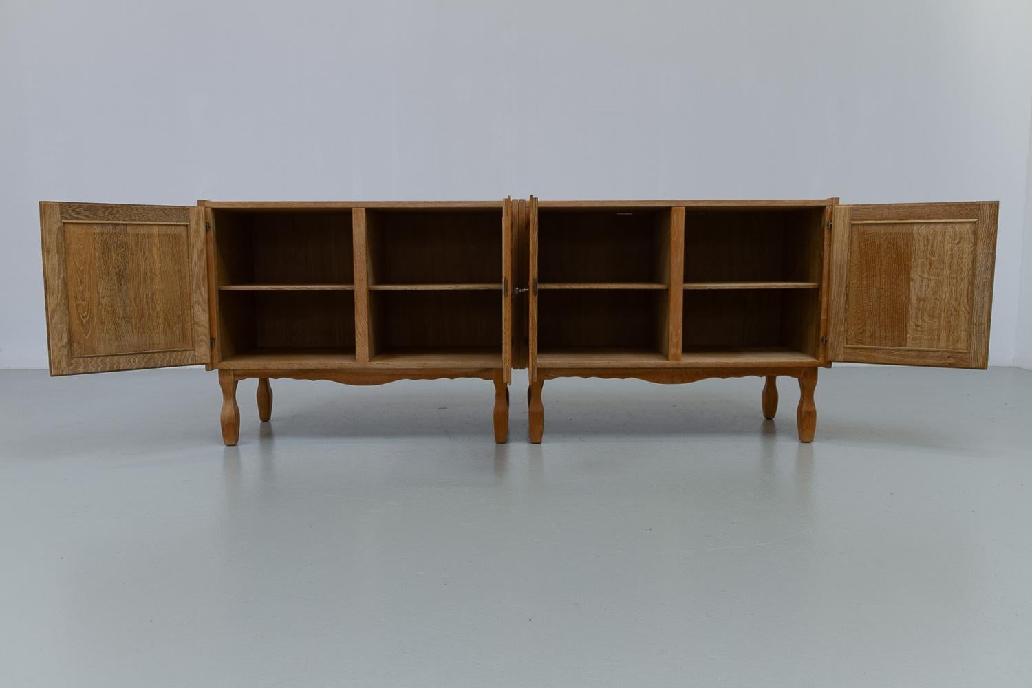 Dänische Modern Oak Schränke von Kjærnulf, 1960er Jahre. Satz von 2. im Angebot 4