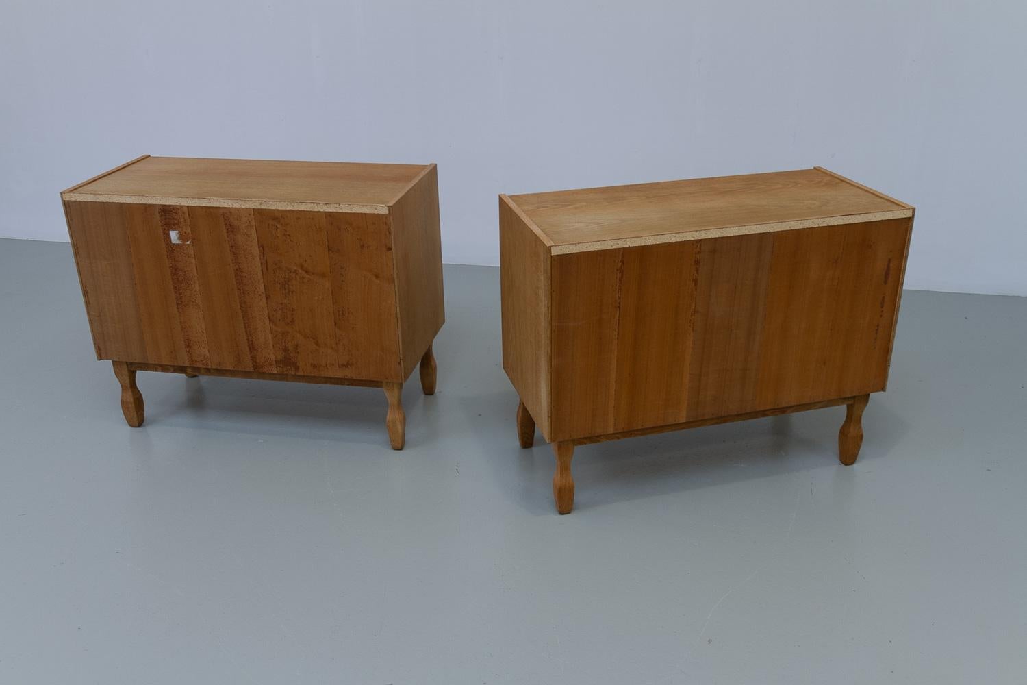 Dänische Modern Oak Schränke von Kjærnulf, 1960er Jahre. Satz von 2. im Angebot 9