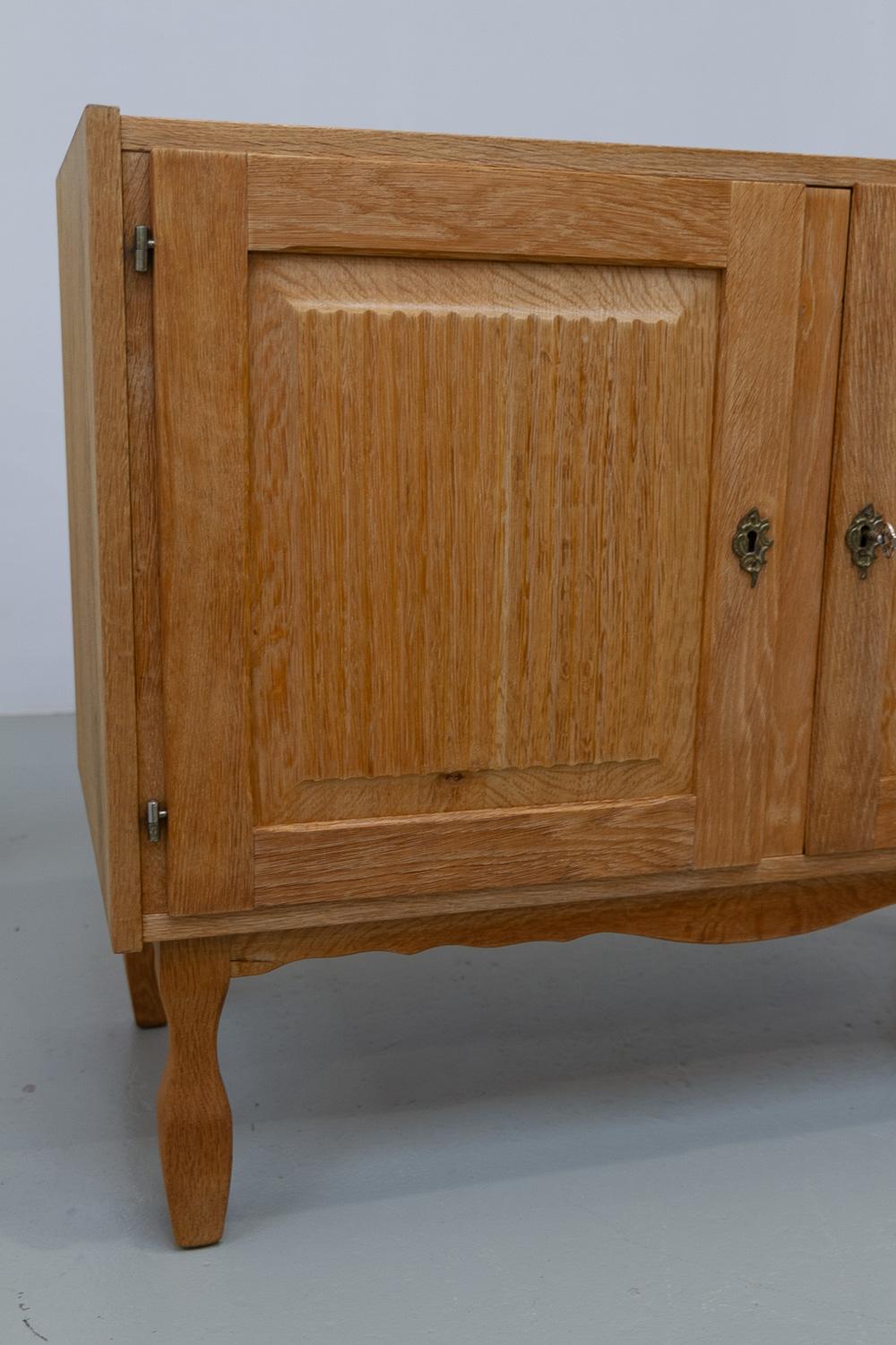 Dänische Modern Oak Schränke von Kjærnulf, 1960er Jahre. Satz von 2. im Angebot 11