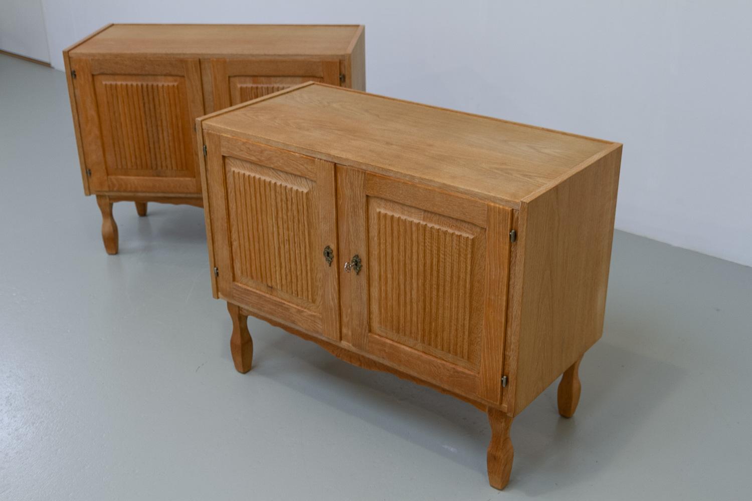 Dänische Modern Oak Schränke von Kjærnulf, 1960er Jahre. Satz von 2. im Angebot 14