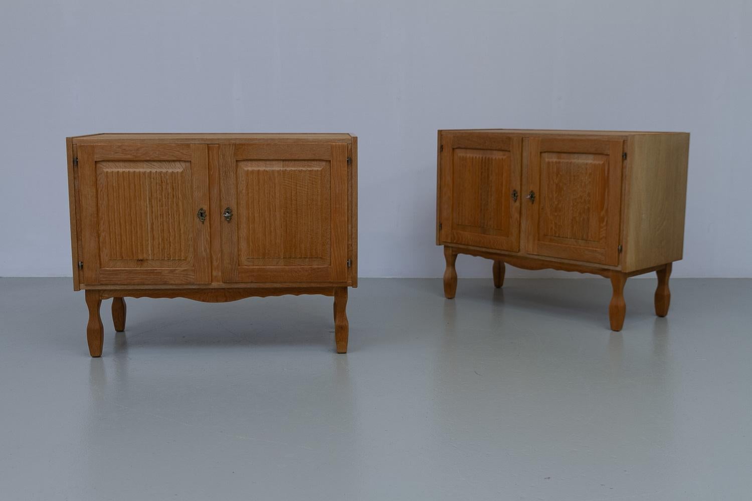 Dänische Modern Oak Schränke von Kjærnulf, 1960er Jahre. Satz von 2. im Zustand „Gut“ im Angebot in Asaa, DK