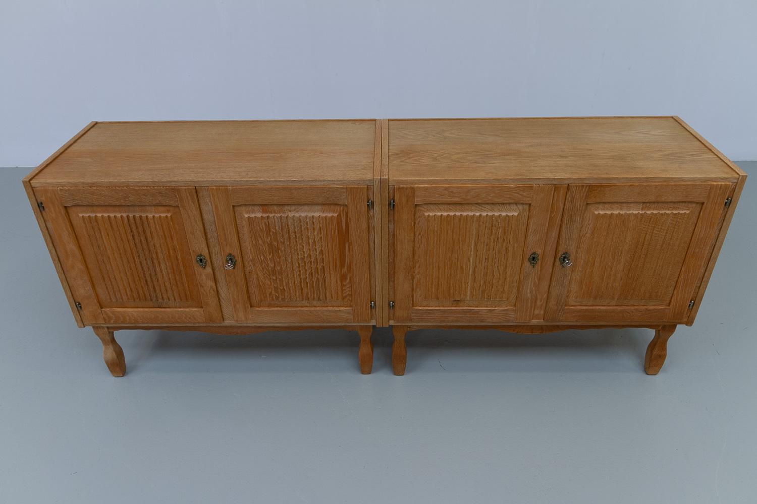 Dänische Modern Oak Schränke von Kjærnulf, 1960er Jahre. Satz von 2. im Angebot 2