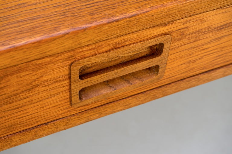 Danish Modern Oak Desk by Nanna Ditzel for Søren Willardsen For Sale 5
