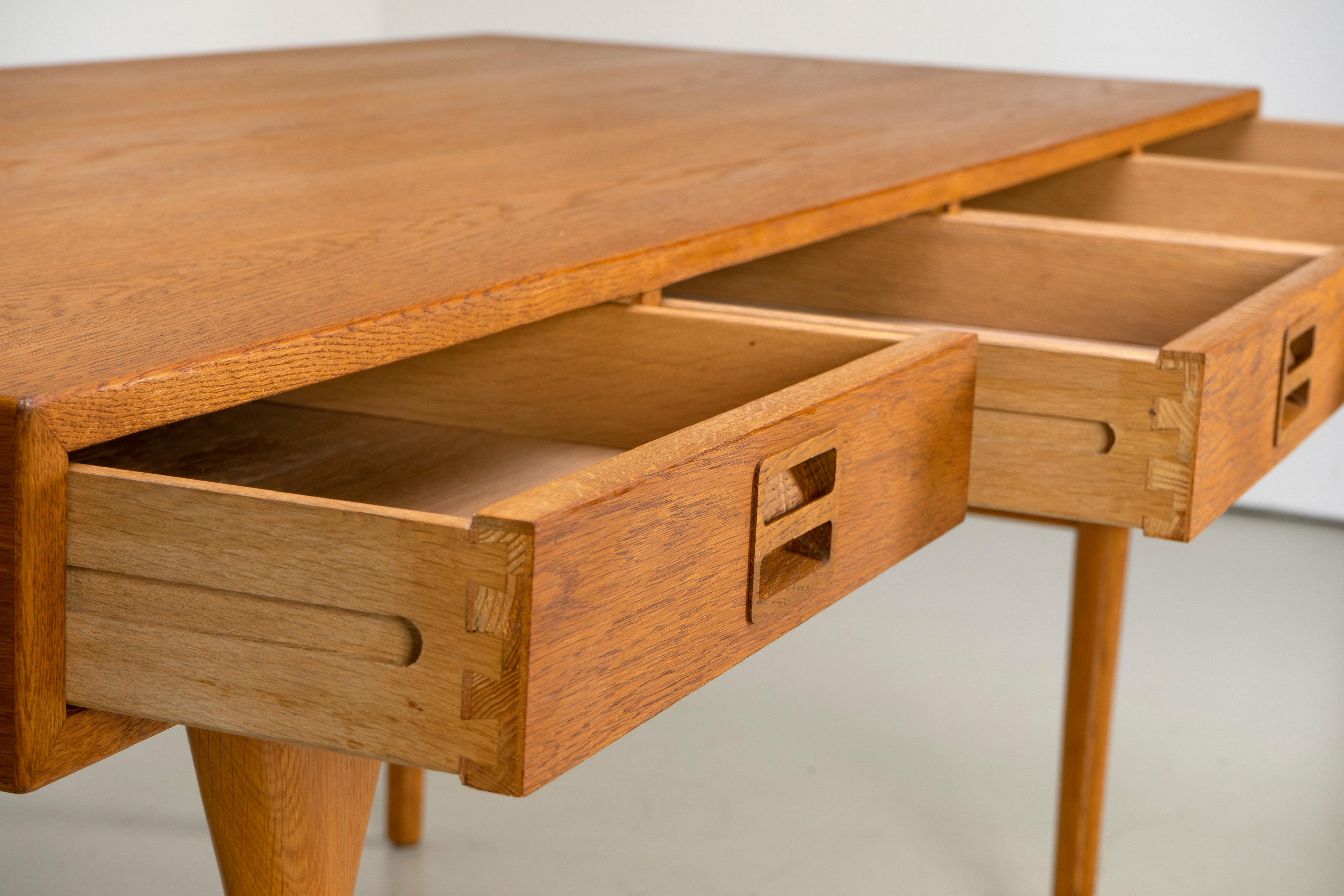 Danish Modern Oak Desk by Nanna Ditzel for Søren Willardsen 9