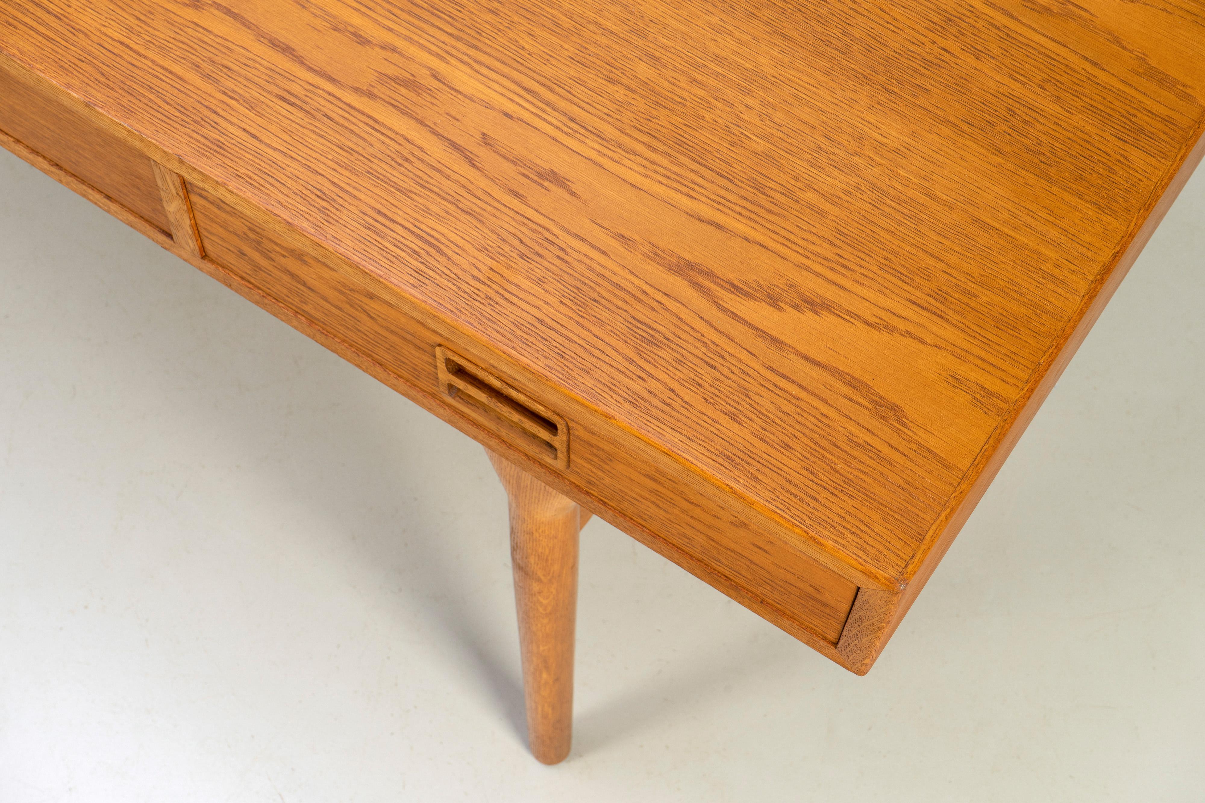 Danish Modern Oak Desk by Nanna Ditzel for Søren Willardsen 2