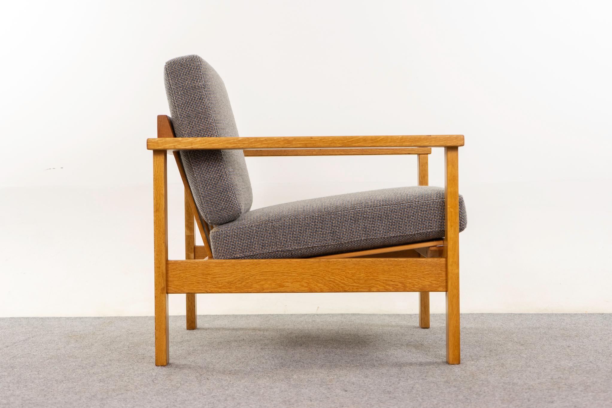 Sillón moderno danés de roble de O.D. Mobler finales del siglo XX en venta