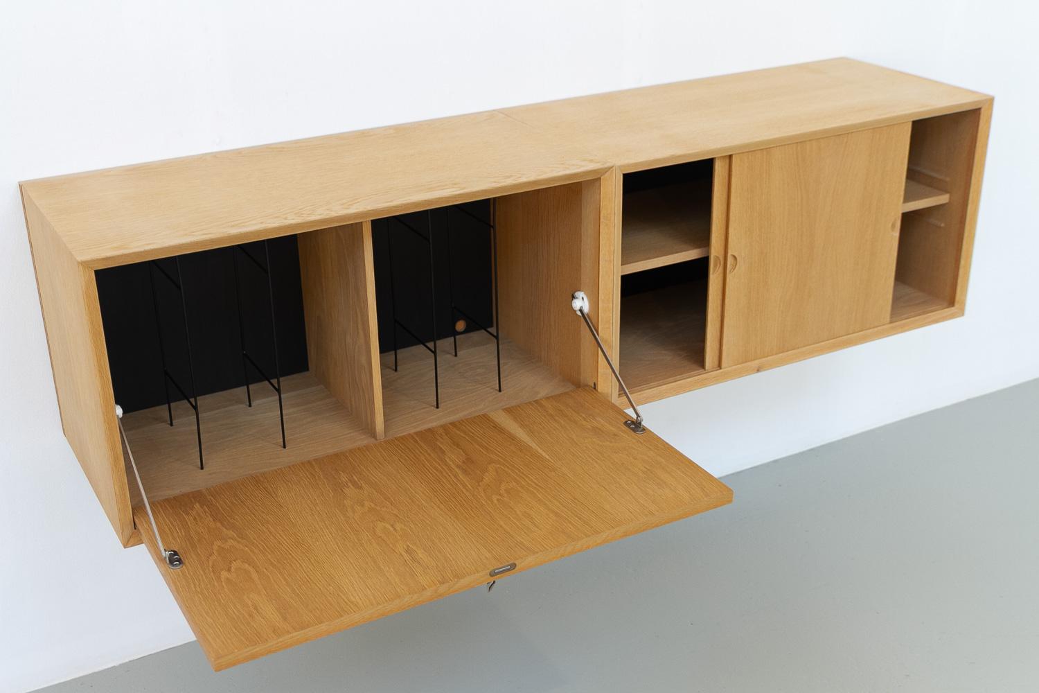 Danish Modern Oak Floating Sideboard by Poul Cadovius for Cado 1960s. For Sale 2