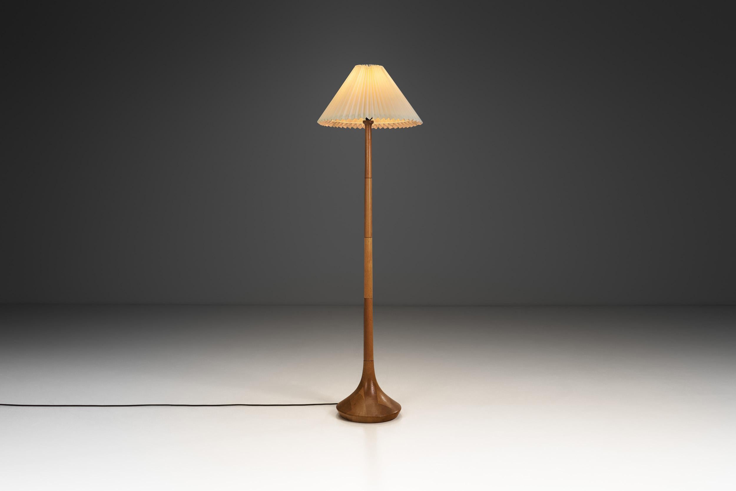 Danish Modern Oak Floor Lamp by Lisbeth Brams for Fog & Mørup, Denmark 1960s In Good Condition In Utrecht, NL