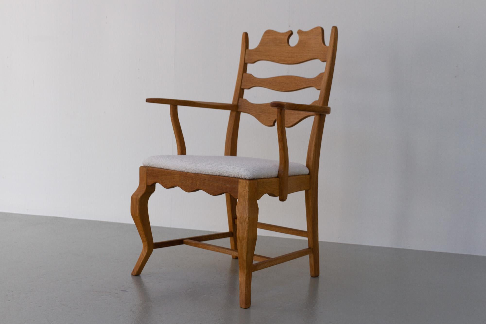 Danish Modern Oak Razor blade Armchair by Henning Kjærnulf for EG Møbler, 1960s.
Vintage Danish arm chair in solid Scandinavian white oak and seat re-upholstered in off-white Bouclé.
A Danish mid-century modern take on the classic baroque