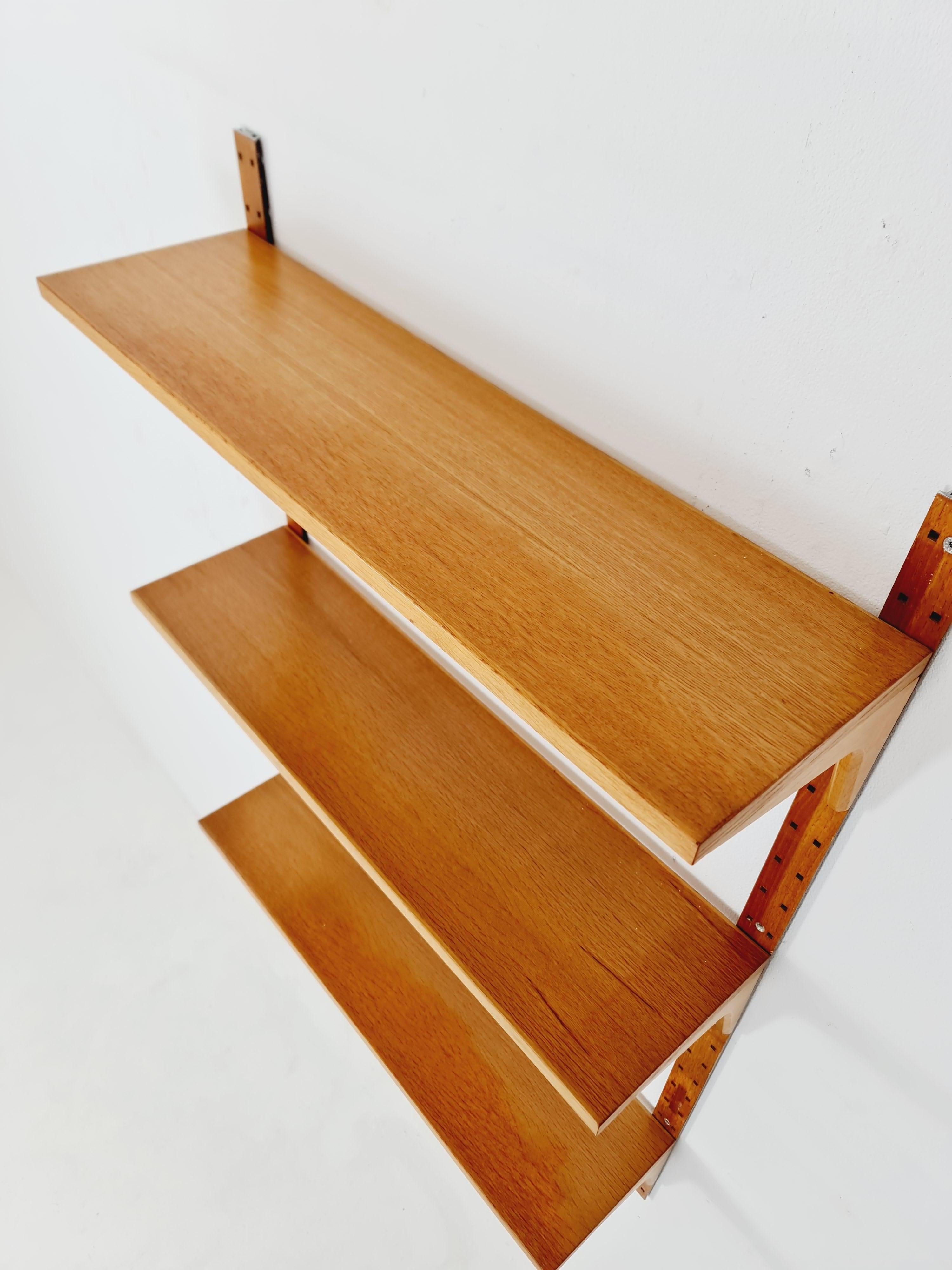 Danese Sistema di scaffali moderni danesi in Oak di Hansen & Guldborg Mobler, Danimarca, anni '60 in vendita