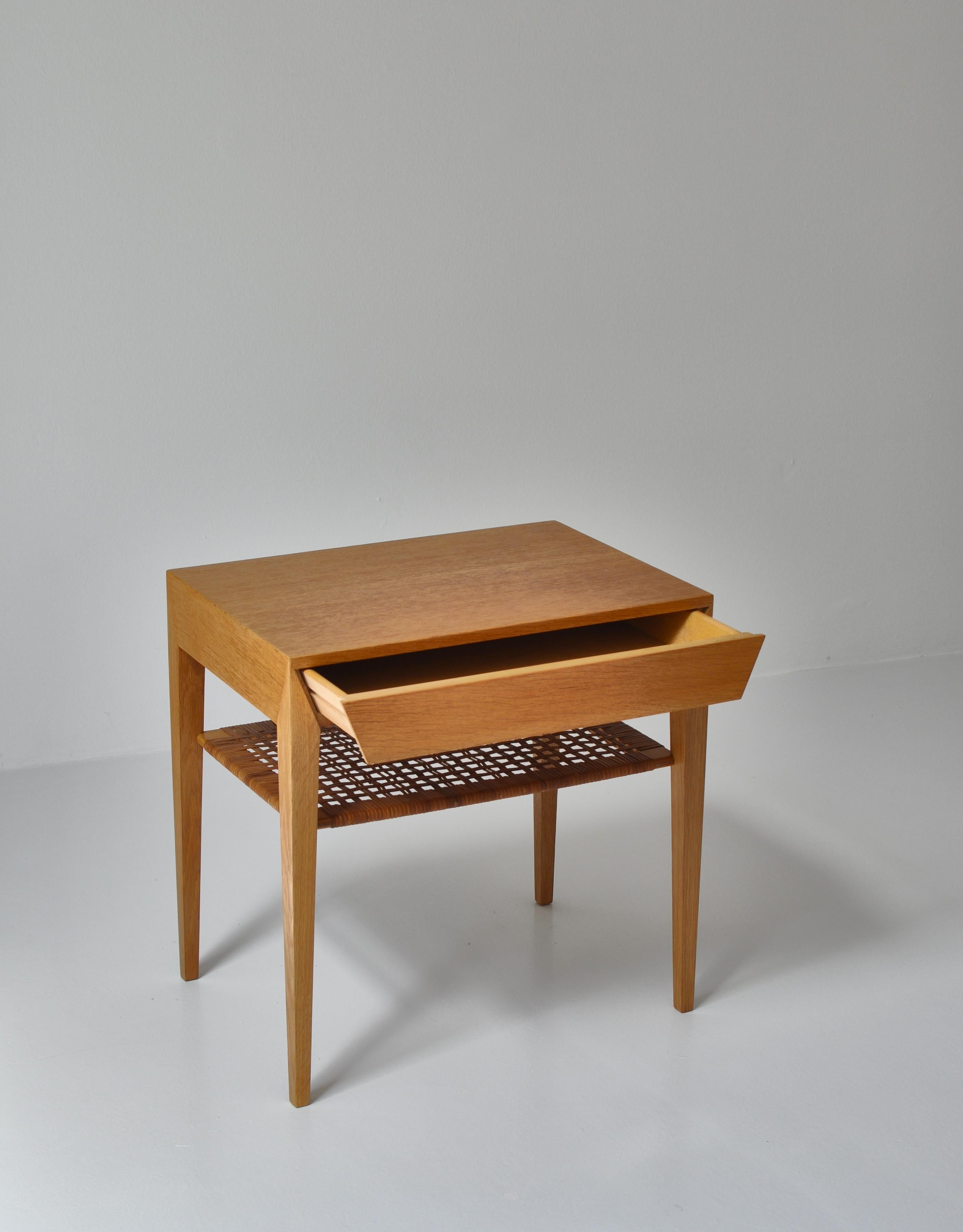 Danish Modern Oak Side Table with Shelf in Rattan Cane by Severin Hansen, 1950s In Good Condition In Odense, DK