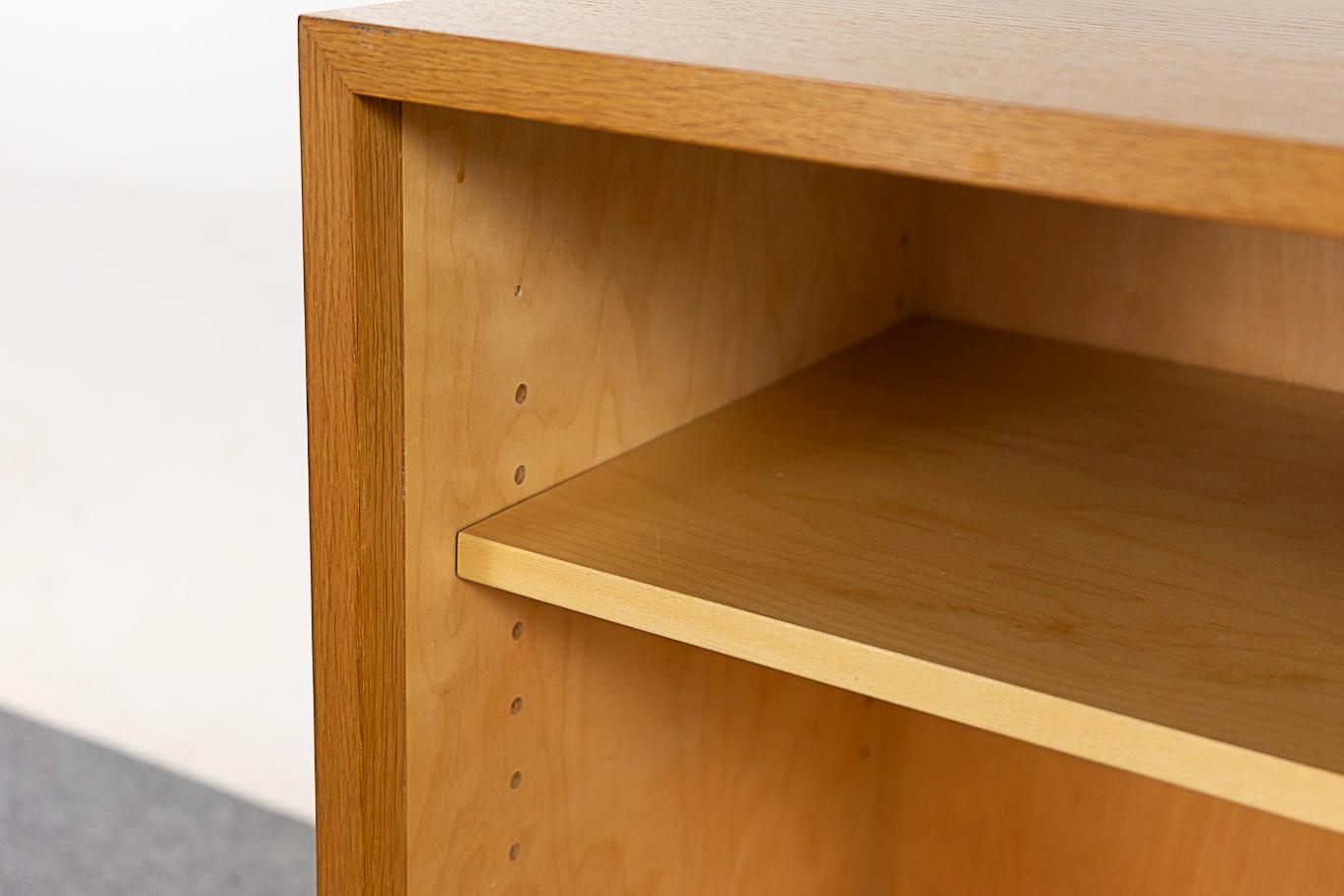 Danish Modern Oak Sideboard by Hundevad In Good Condition For Sale In VANCOUVER, CA