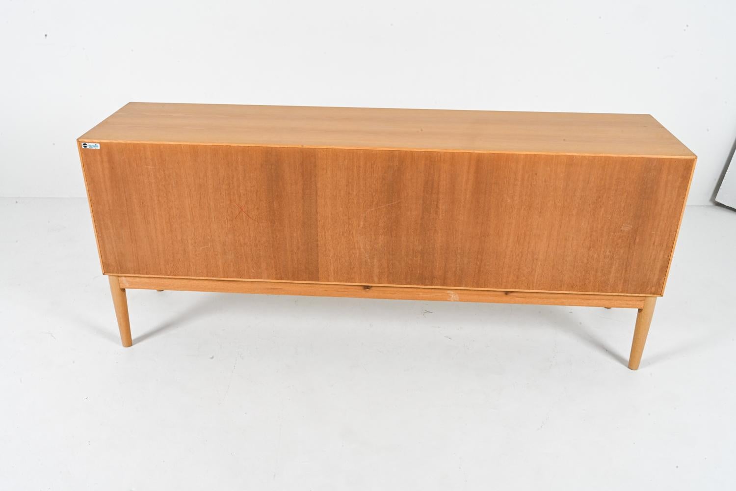 Aparador moderno danés de roble de H.W. Klein, alrededor de 1980 en venta 6