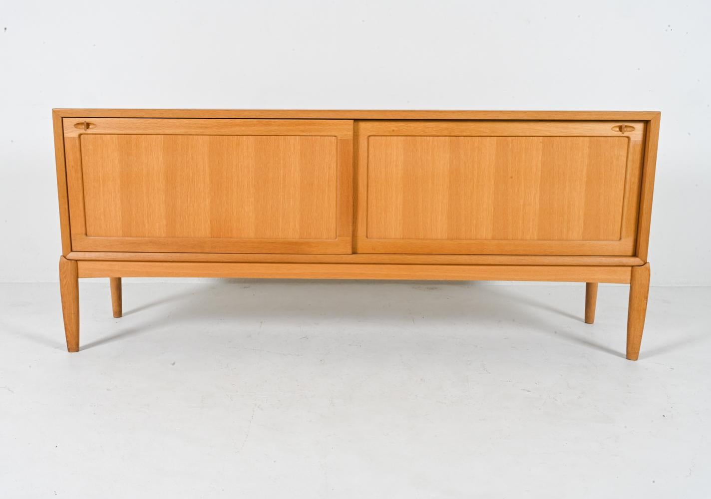 Aparador moderno danés de roble de H.W. Klein, alrededor de 1980 Danés en venta