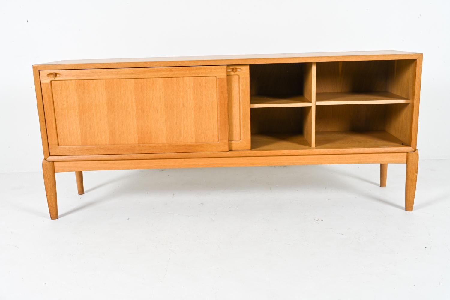 Aparador moderno danés de roble de H.W. Klein, alrededor de 1980 en venta 1