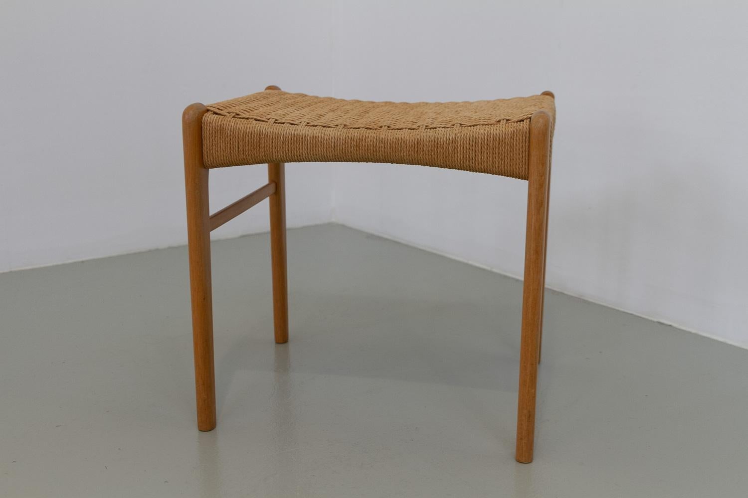 Danish Modern Oak Stool by Peder Kristensen for Glyngøre Stolefabrik, 1960s. In Good Condition For Sale In Asaa, DK