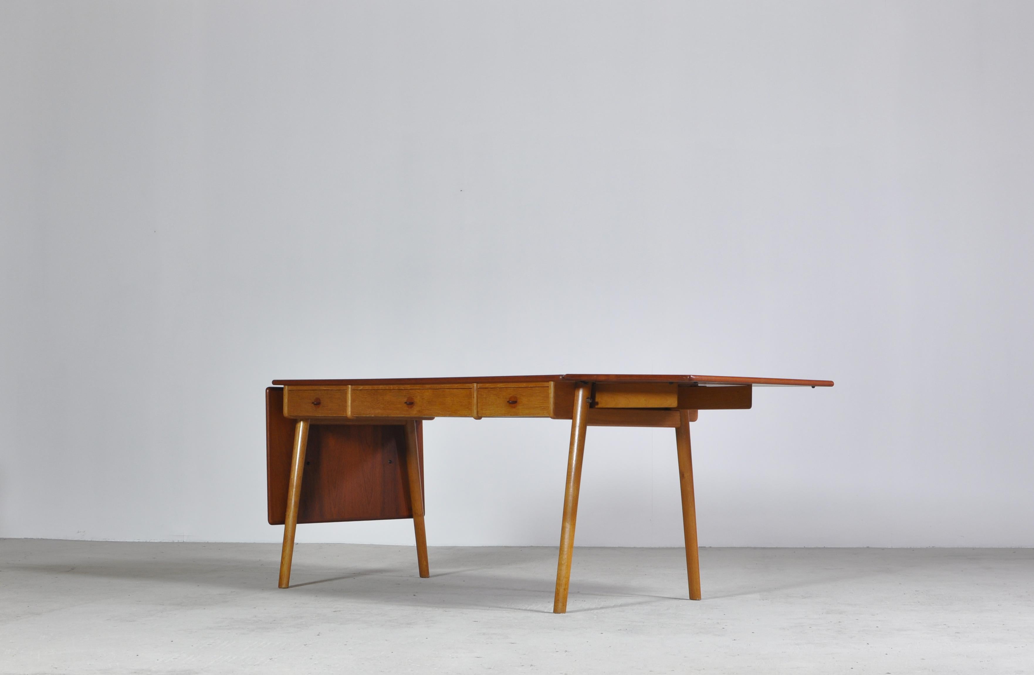 Stunning desk or writing table with drop leaves by Poul Volther for 