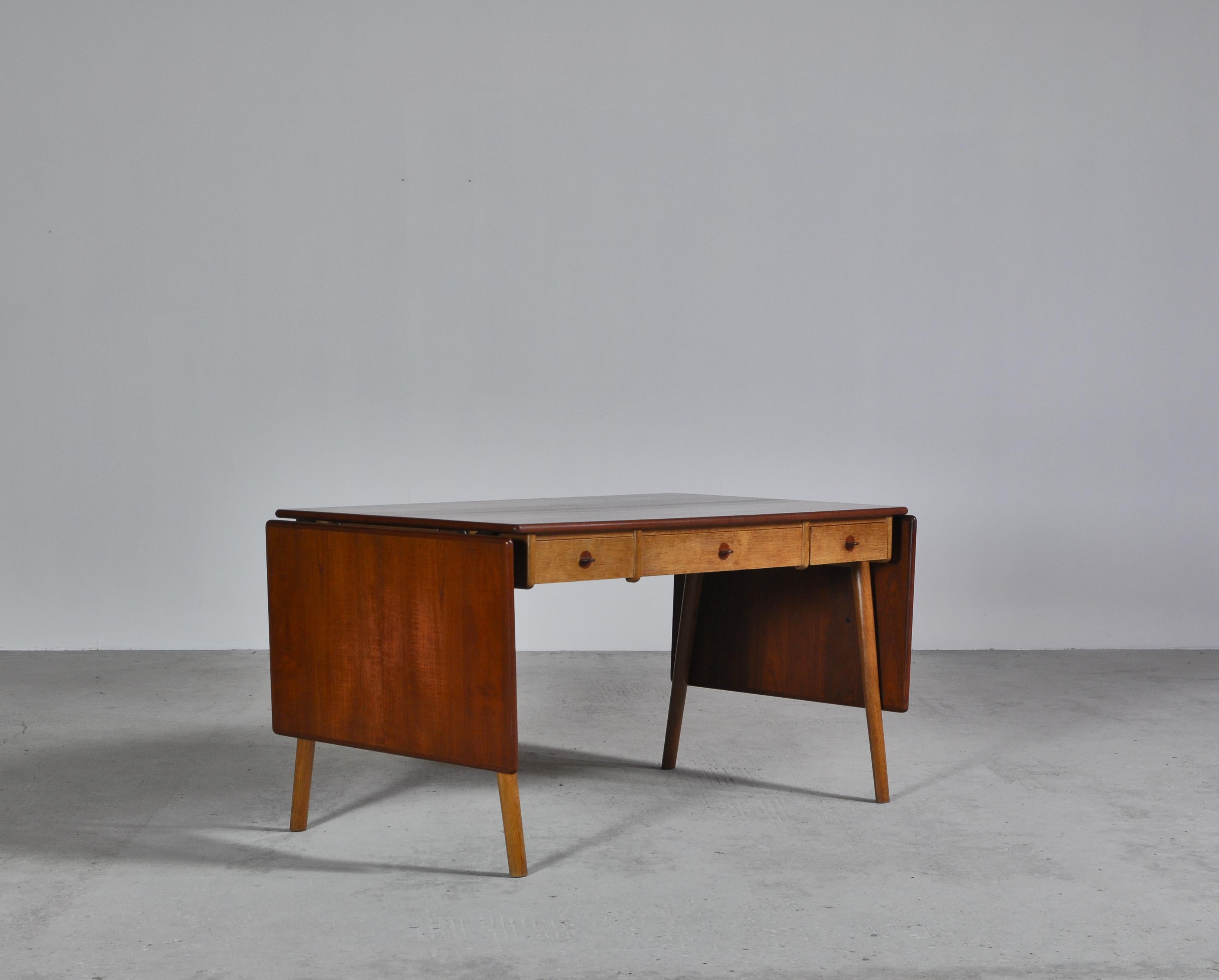 Scandinavian Modern Danish Modern Oak & Teakwood Desk 