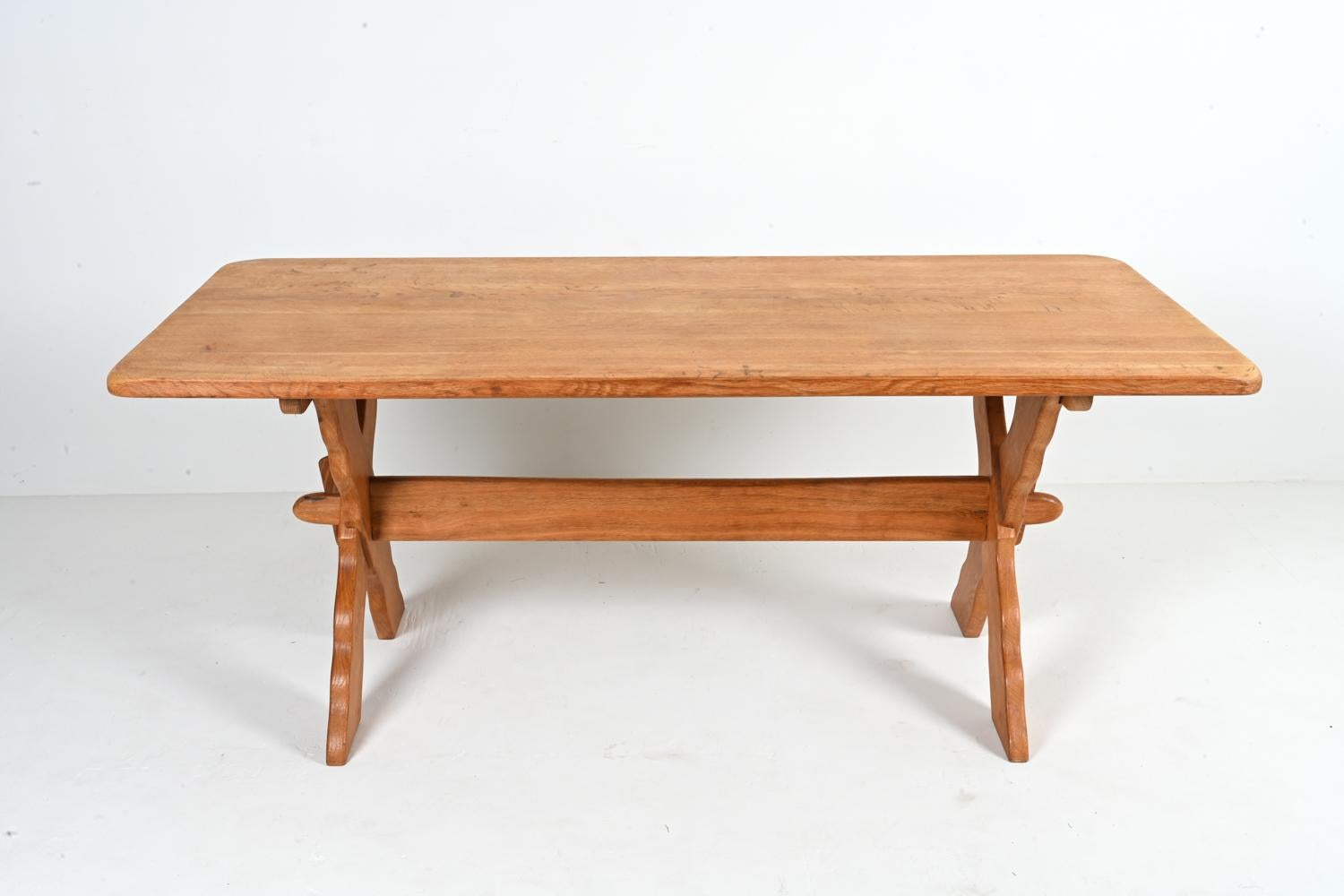 Table de salle à manger à tréteaux en chêne moderne danois attribuée à Henning Kjærnulf en vente 5