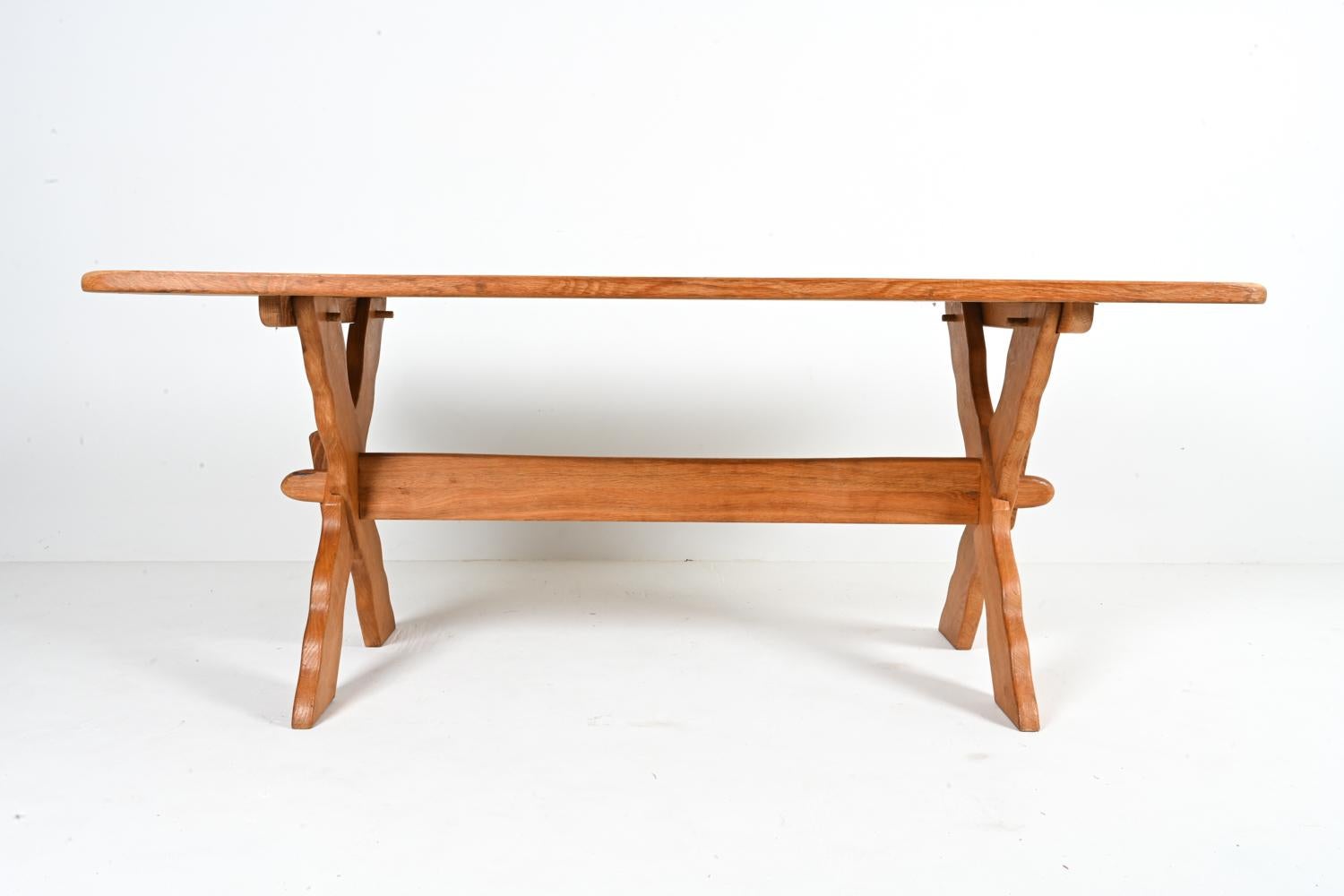 Table de salle à manger à tréteaux en chêne moderne danois attribuée à Henning Kjærnulf en vente 6