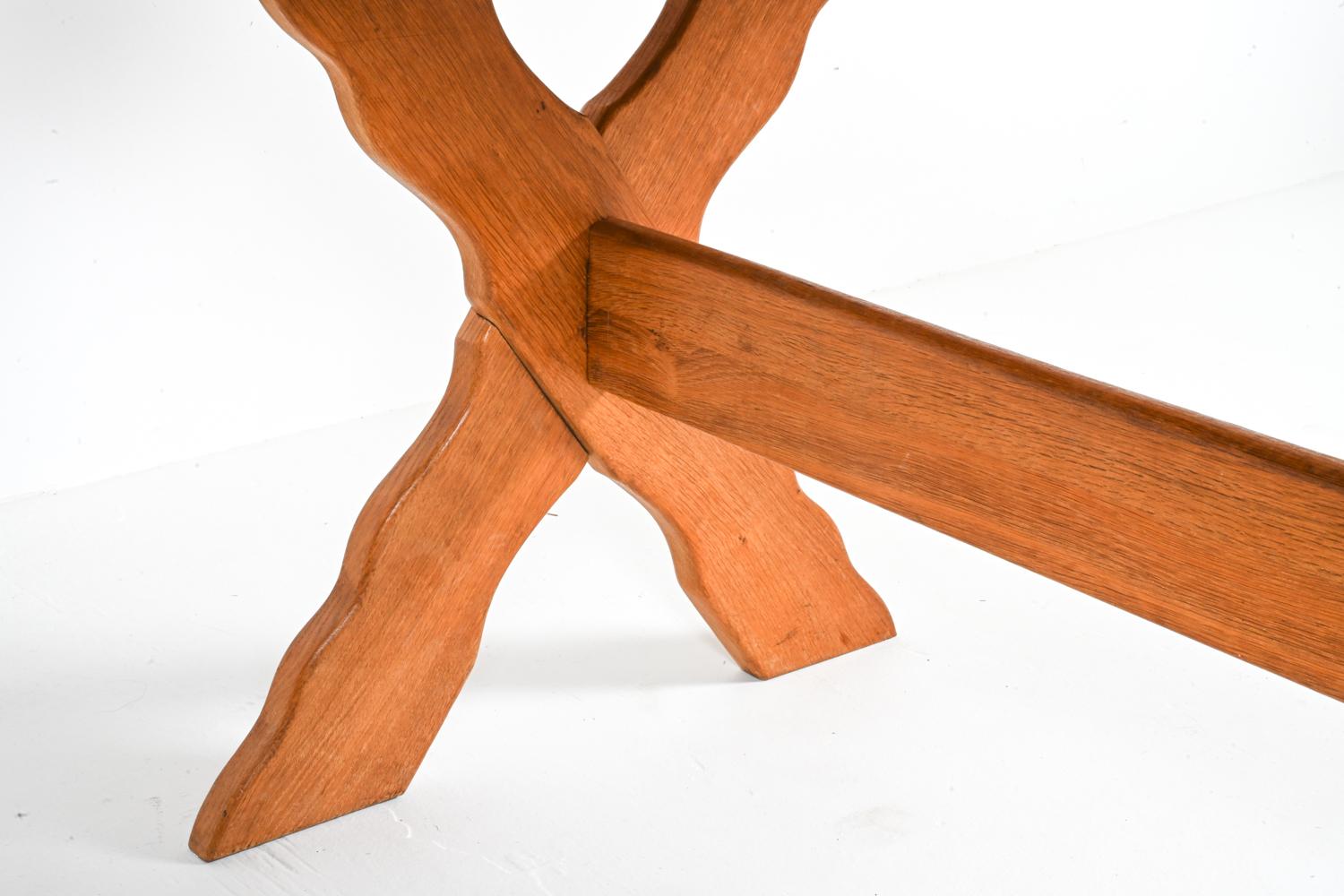 Table de salle à manger à tréteaux en chêne moderne danois attribuée à Henning Kjærnulf en vente 9