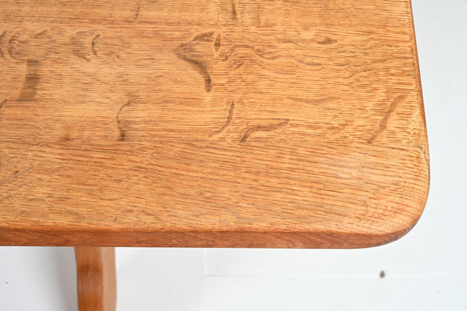 Table de salle à manger à tréteaux en chêne moderne danois attribuée à Henning Kjærnulf en vente 2