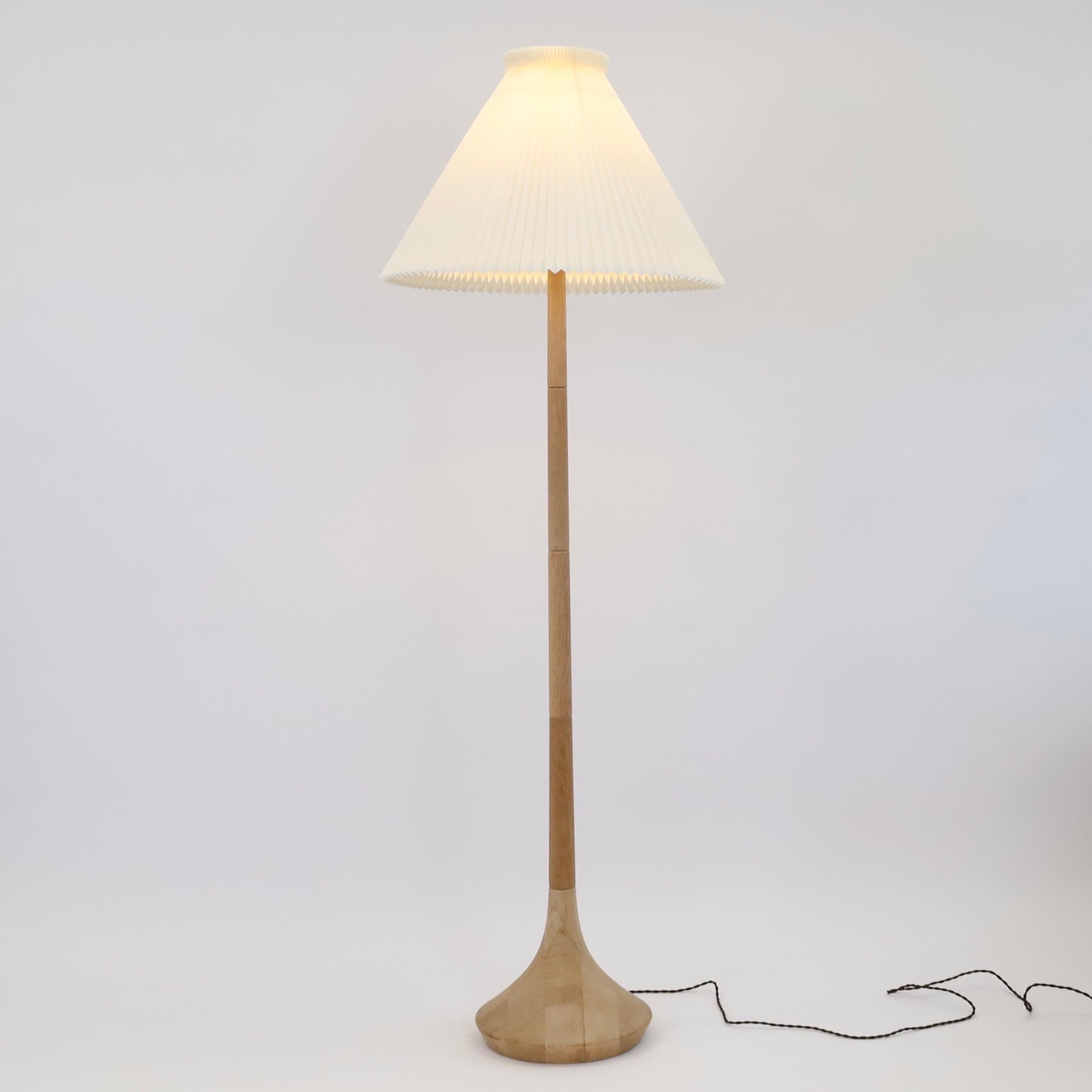 Danish Modern oak wood floor lamp by Lisbeth Brams, 1960s, Denmark For Sale 5
