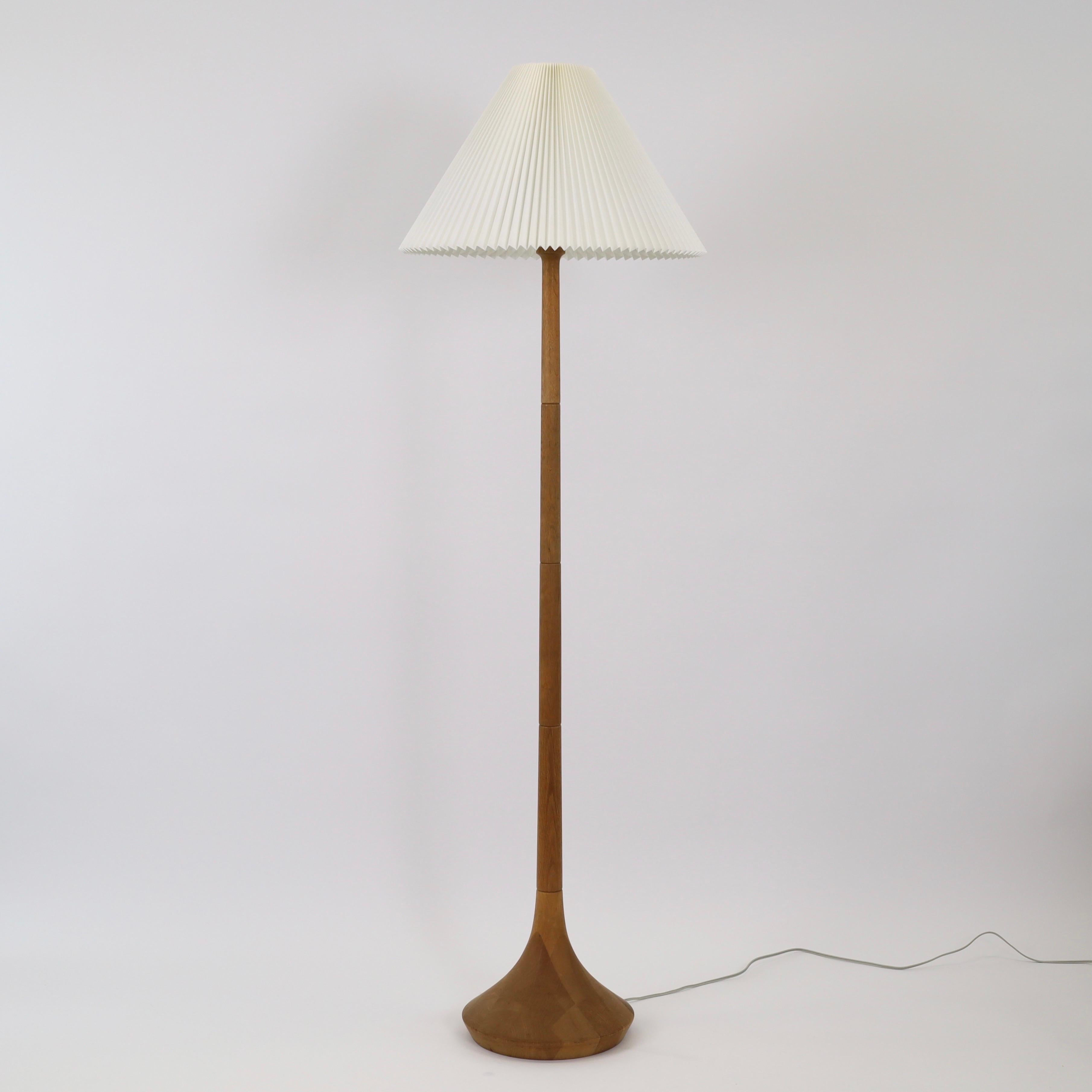 Danish Modern oak wood floor lamp by Lisbeth Brams, 1960s, Denmark For Sale 7