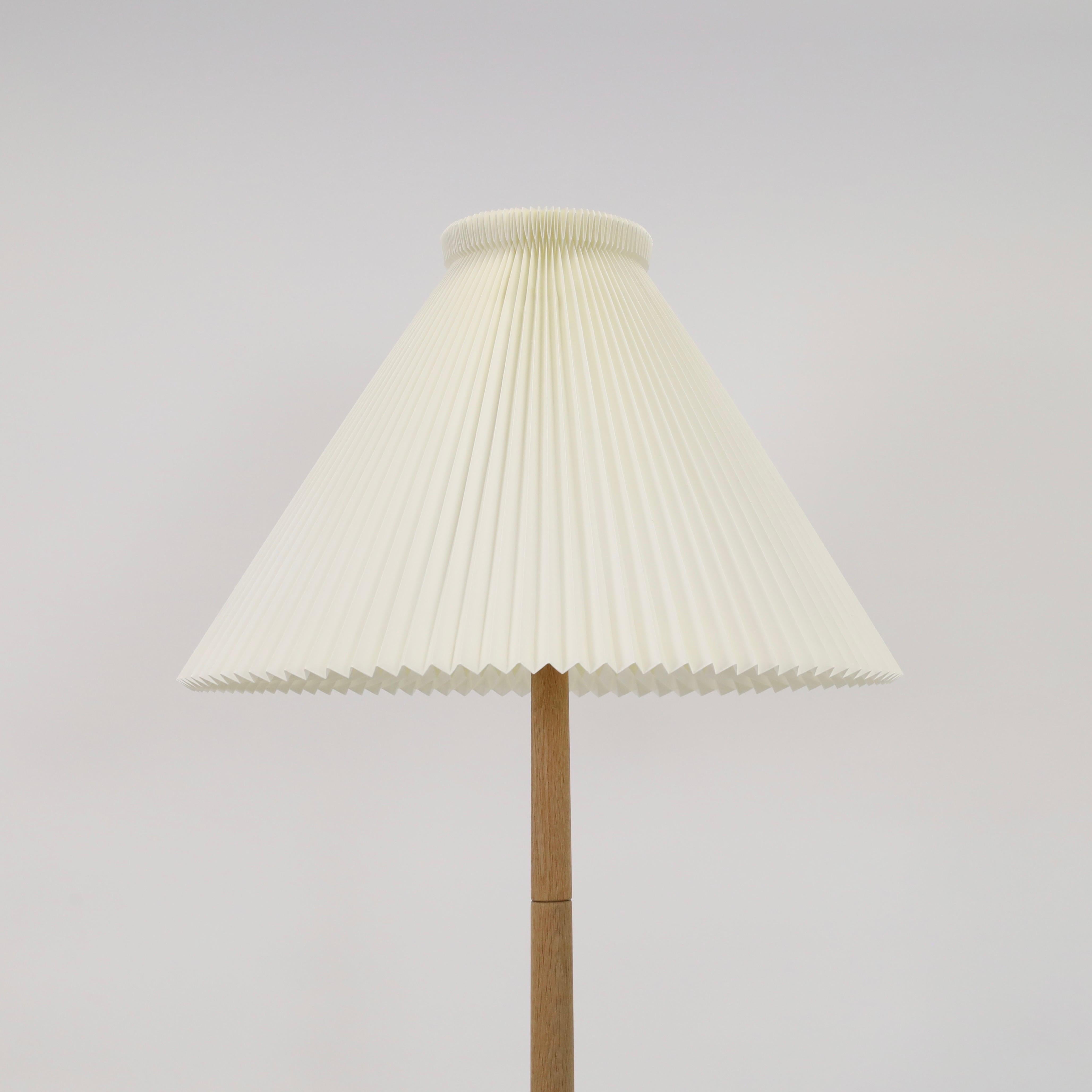 Danish Modern oak wood floor lamp by Lisbeth Brams, 1960s, Denmark For Sale 1