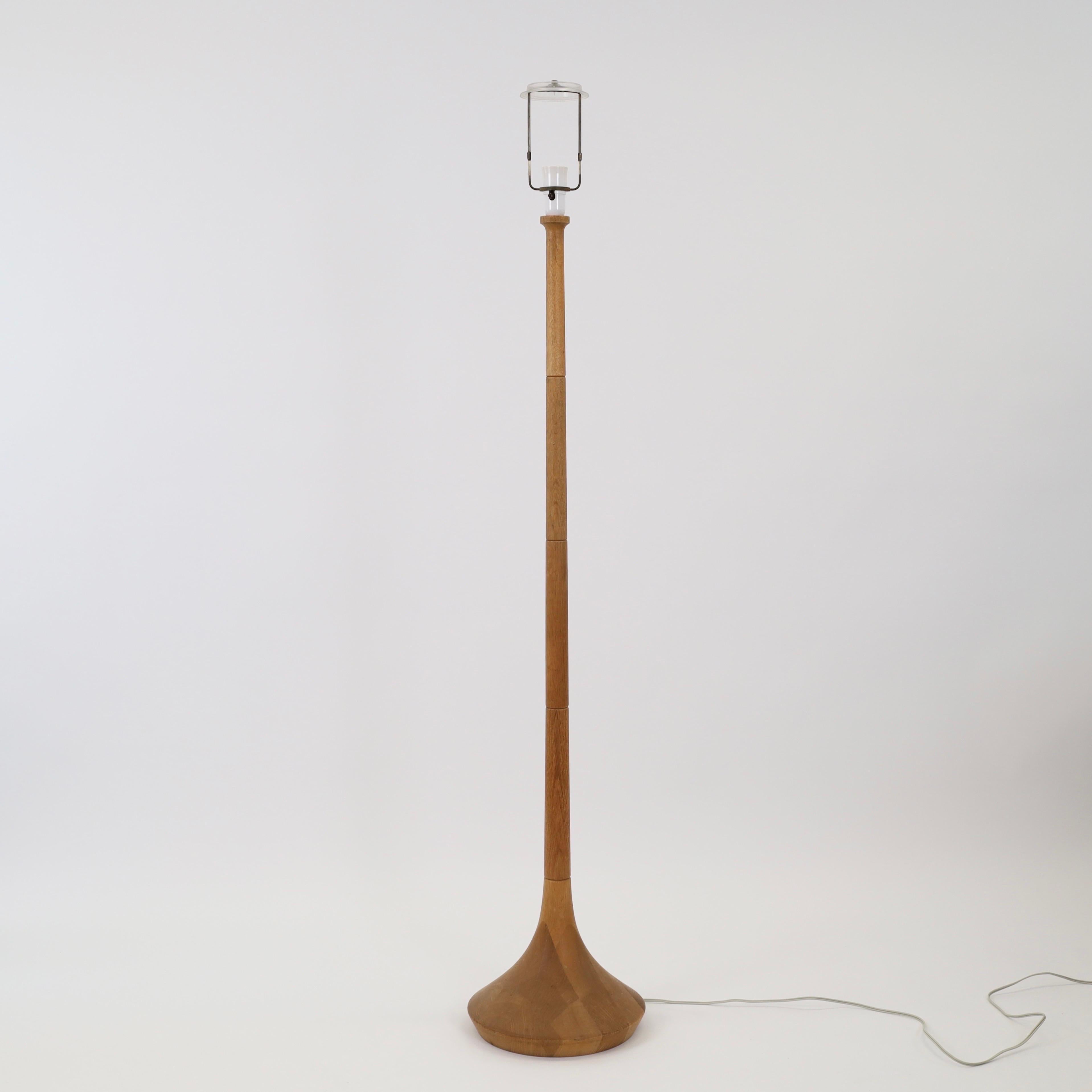 Danish Modern oak wood floor lamp by Lisbeth Brams, 1960s, Denmark For Sale 1