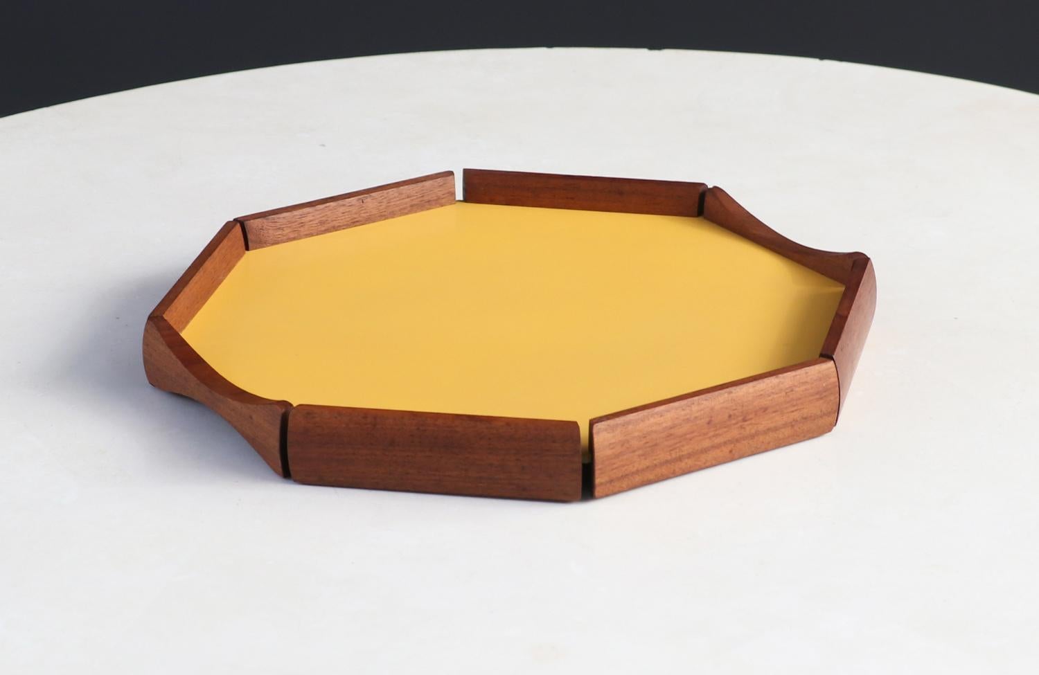Danish Modern Octagonal Teak & Reversible Color Tray In Excellent Condition For Sale In Los Angeles, CA