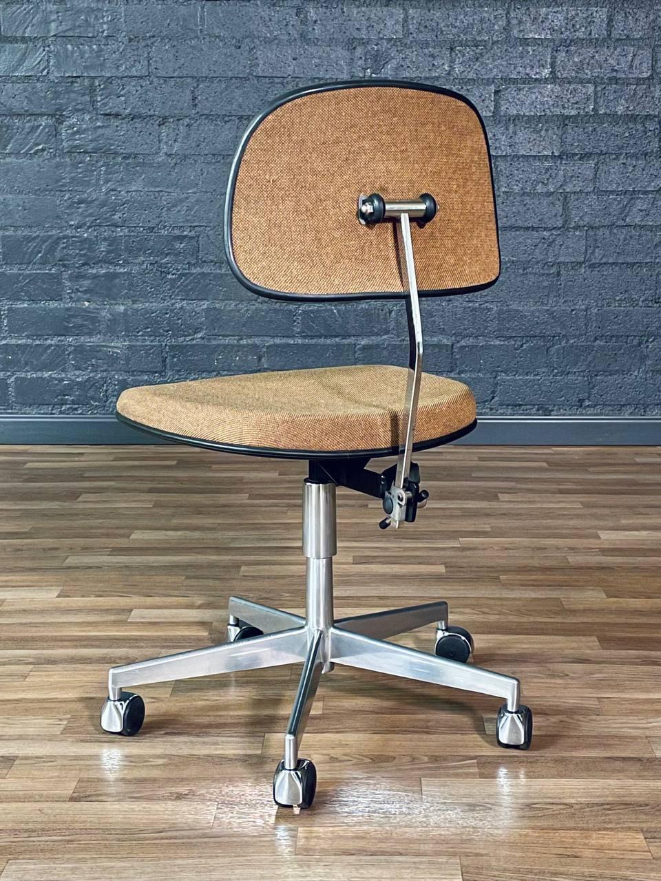 Danish Modern Office Swivel Chair Jorgen Rasmussen for Labofa Danés en venta