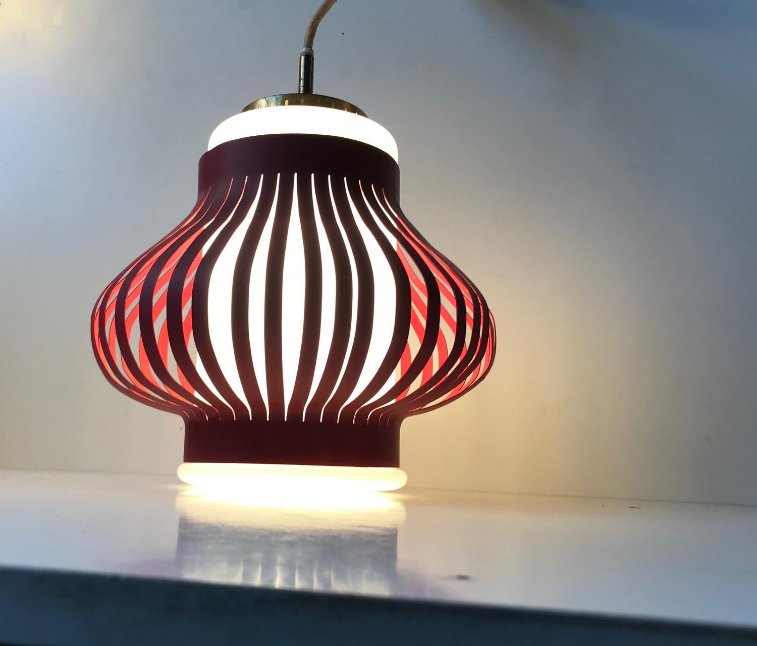 Lampada a sospensione moderna danese 'Opal Lamella' di Svend Aage Holm Sorensen, anni '50 In condizioni buone in vendita a Esbjerg, DK