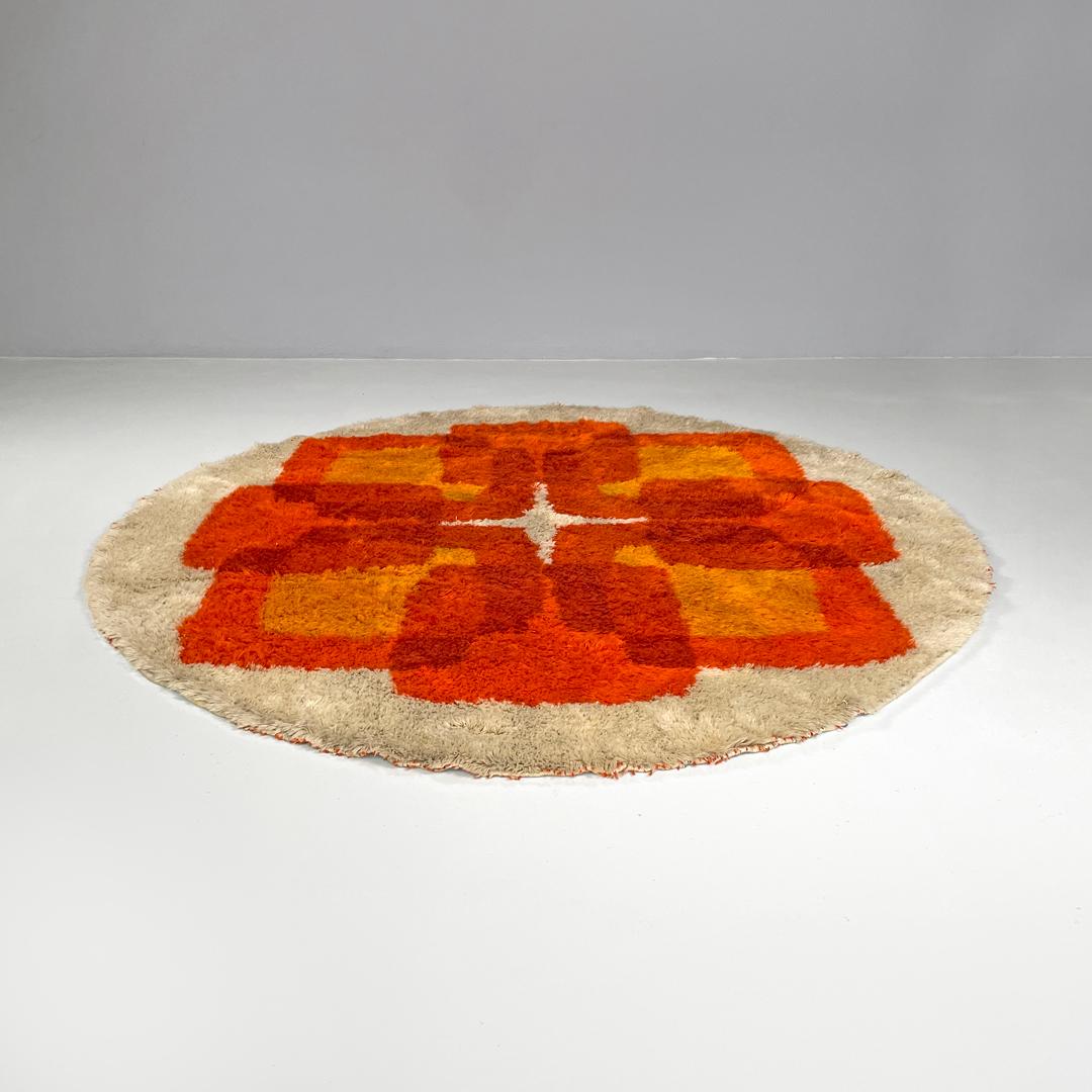 Modern Danish modern orange and red round carpet Rya by Højer Eksport Wilton, 1970s For Sale